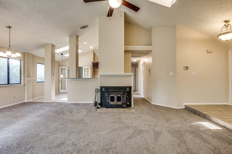 Photo 8 of 29 - 3301 Fairview Dr, Corinth, TX 76210