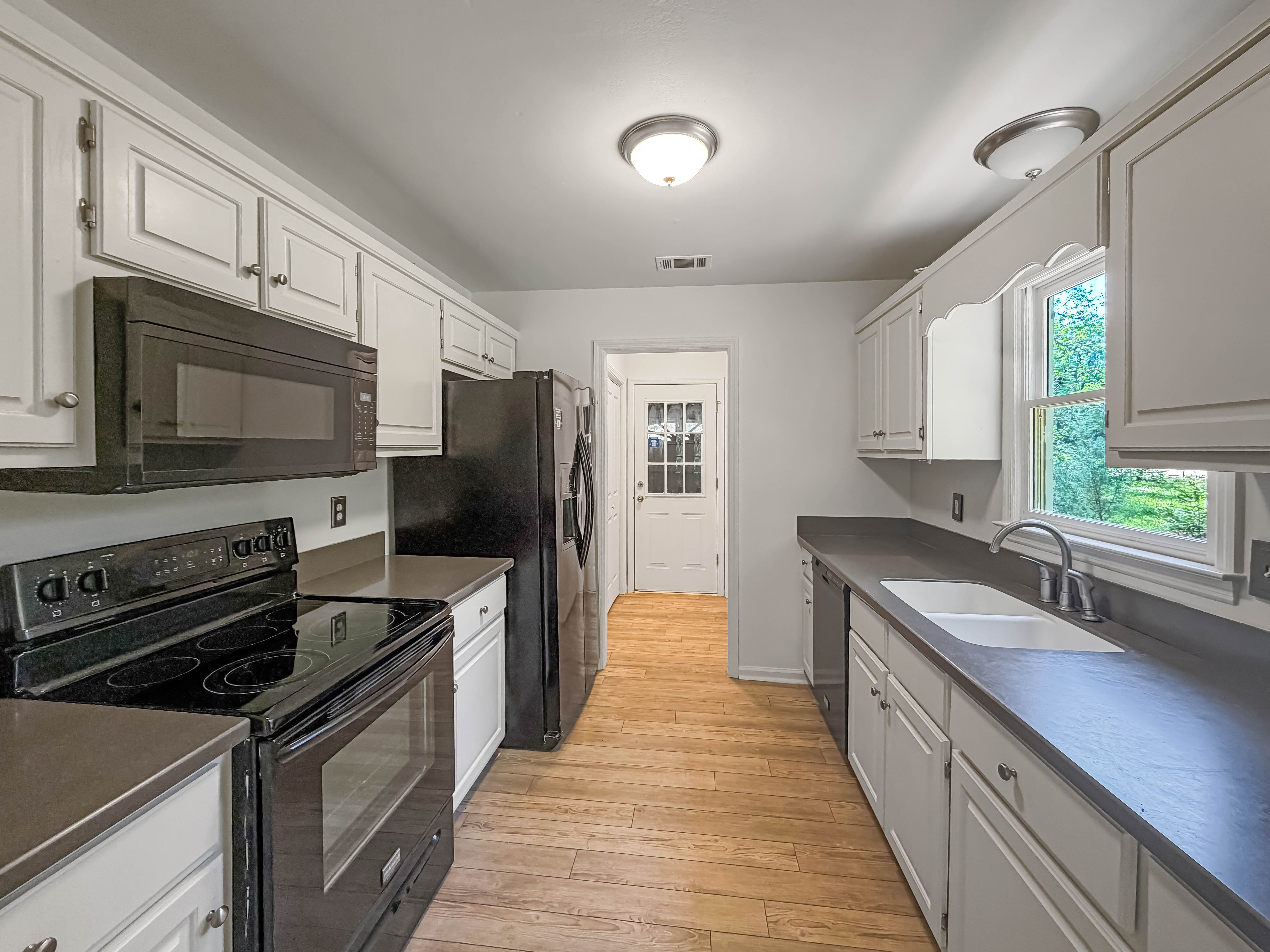 Photo 2 of 31 of 120 Brookstone Ct, Athens, GA