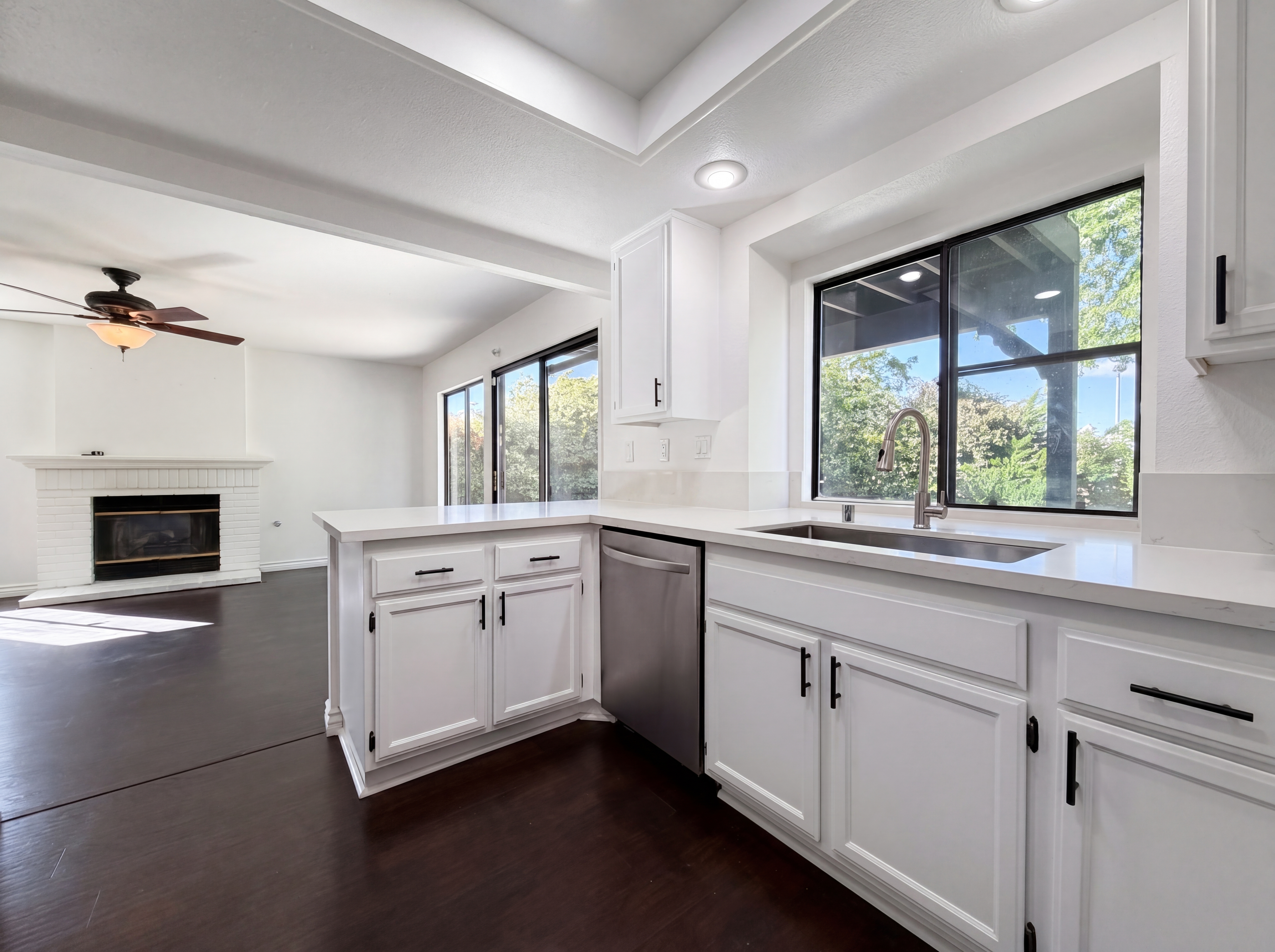 Photo 6 of 33 of 4333 Cocina Ln, Palmdale, CA