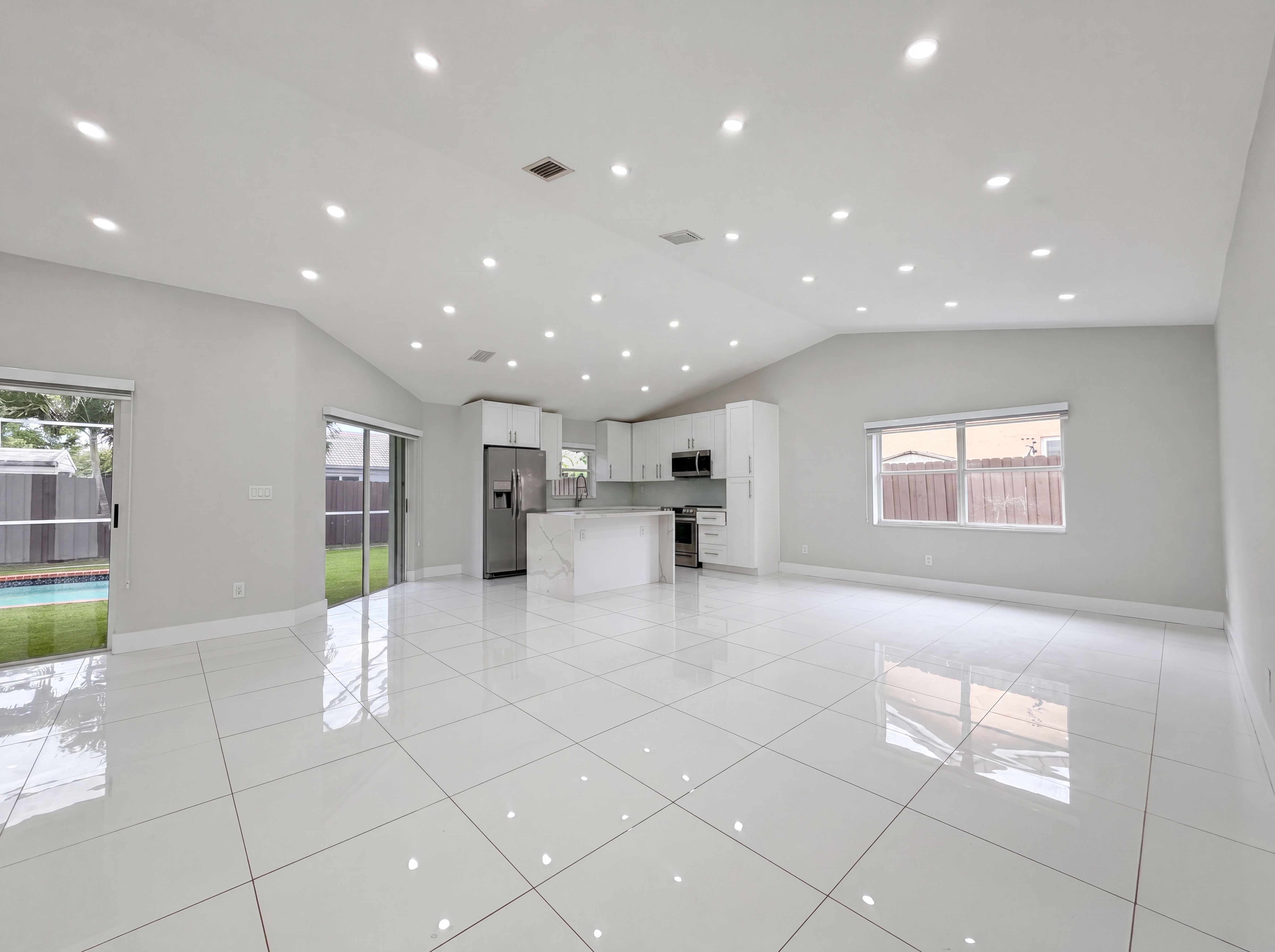 Photo 7 of 25 of 16571 SW 145th Ave, Miami, FL