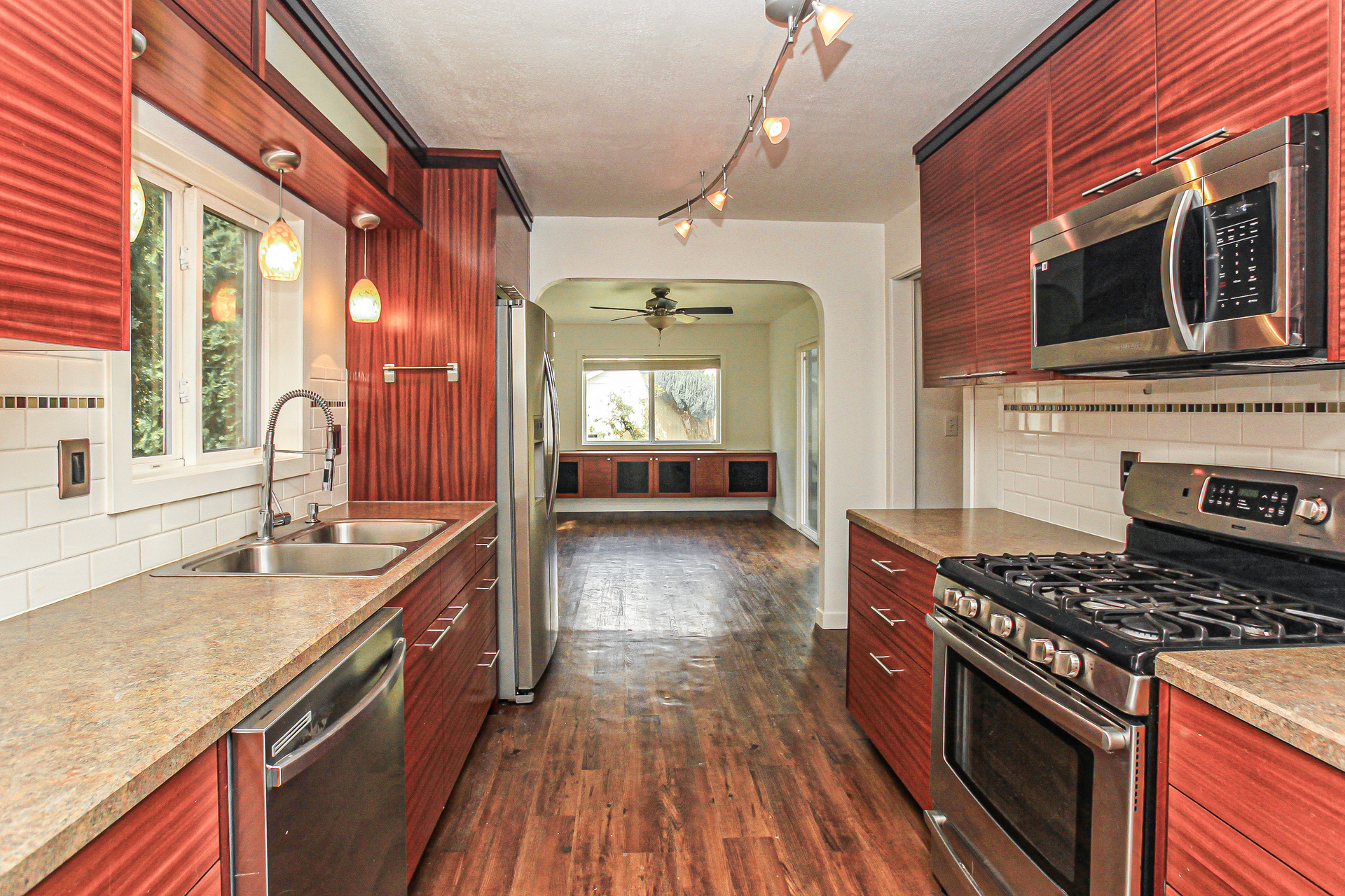 Photo 2 of 21 of 6426 S G St, Tacoma, WA