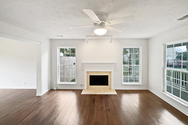Property photo 3 of 204 Hallford Pl