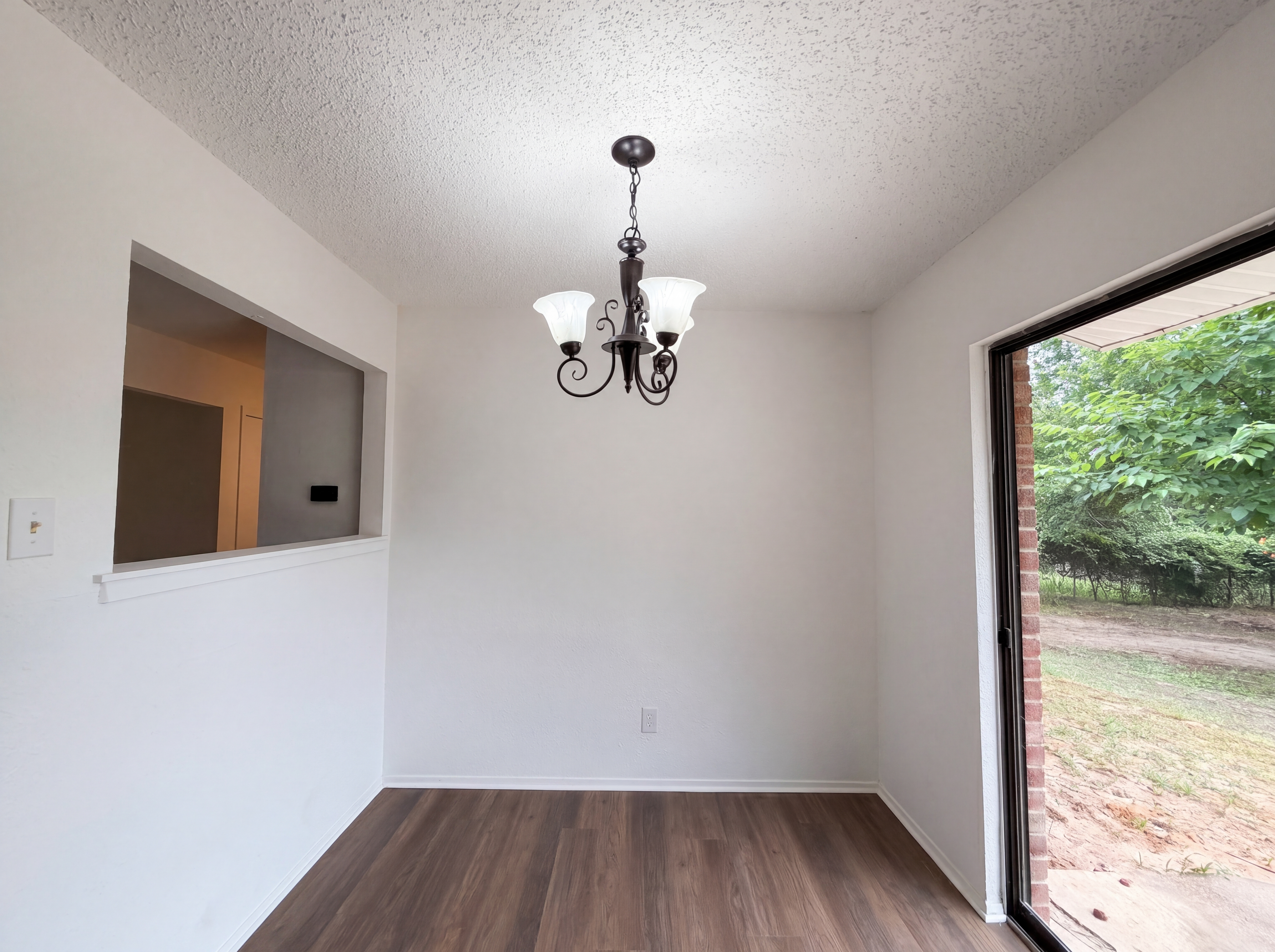 Photo 8 of 19 of 512 Lake Crest Pkwy, Azle, TX