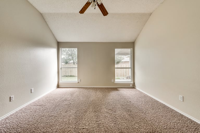 Photo 15 of 29 - 1003 Bonanza Dr, Arlington, TX 76001