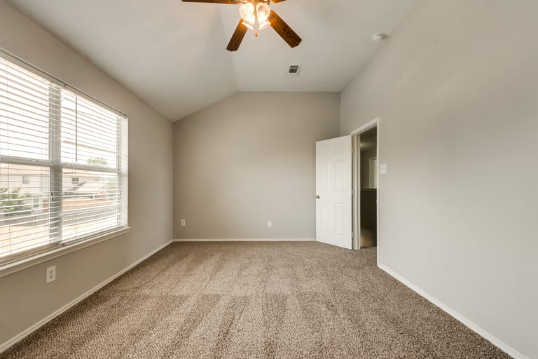 Photo 21 of 31 - 9729 Parkmere Dr, Fort Worth, TX 76108