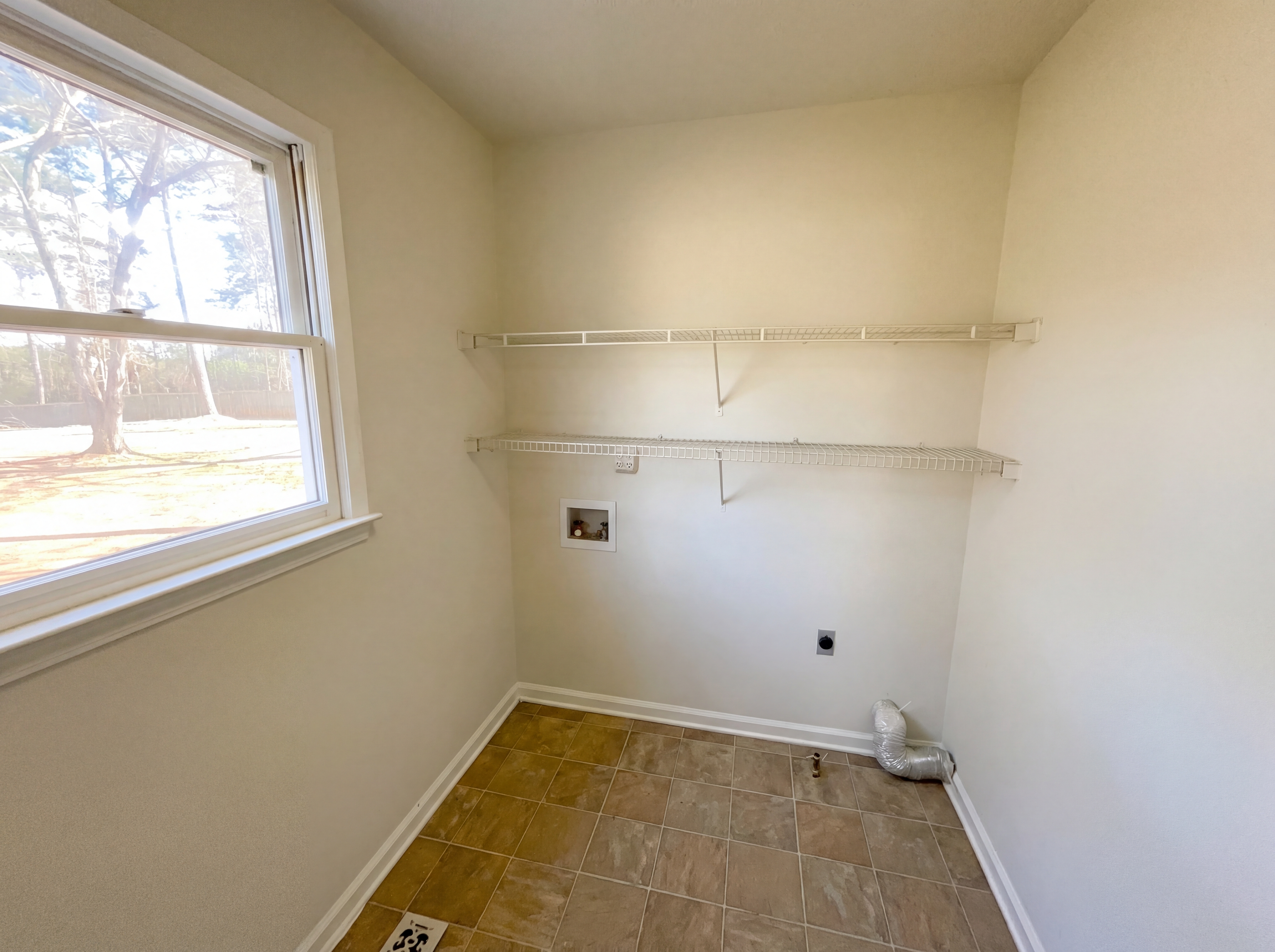 Photo 13 of 28 of 1012 Crown Corners Dr, McDonough, GA