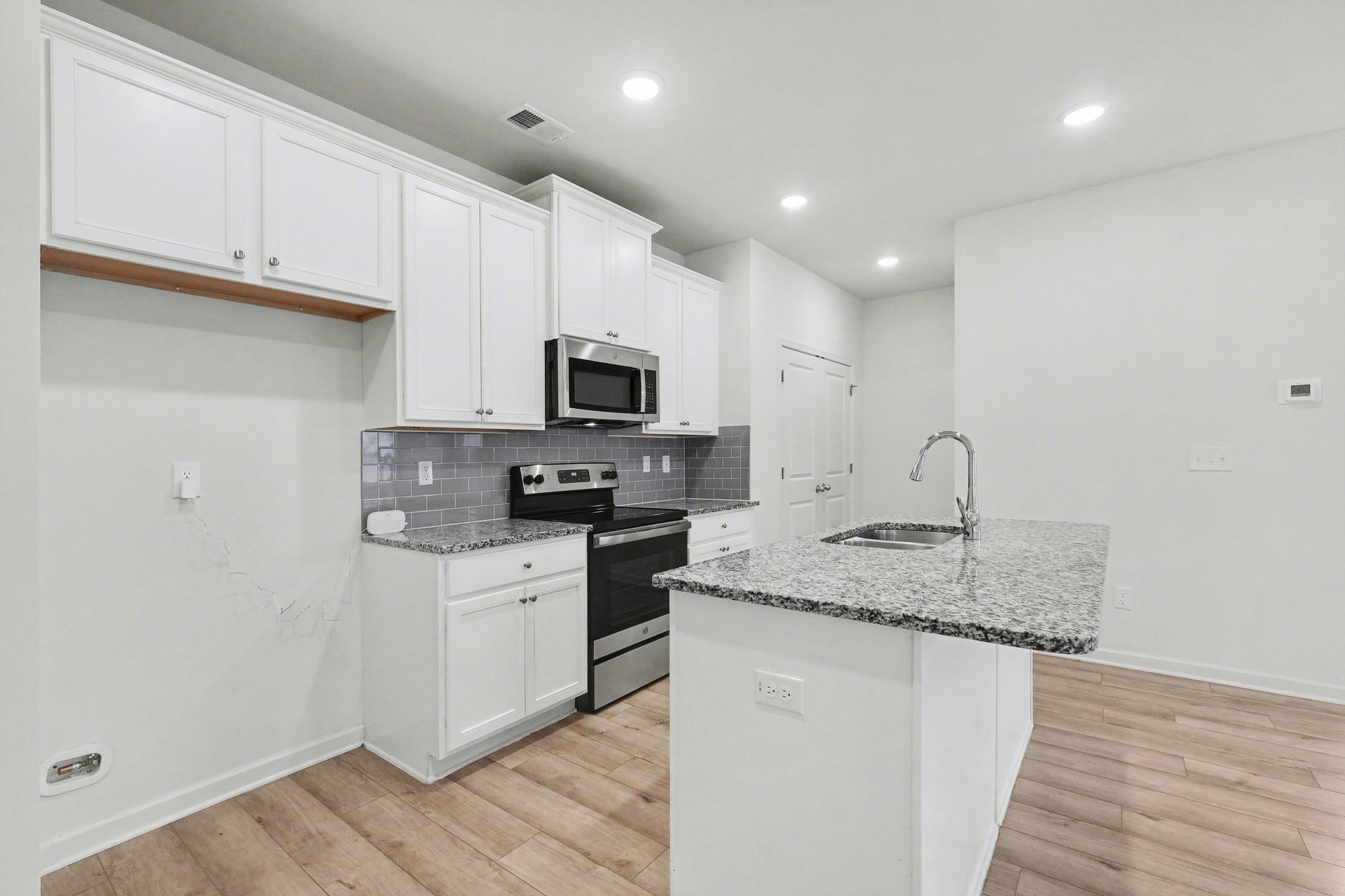 Photo 2 of 17 of 4574 Bishops Ln, Oakwood, GA
