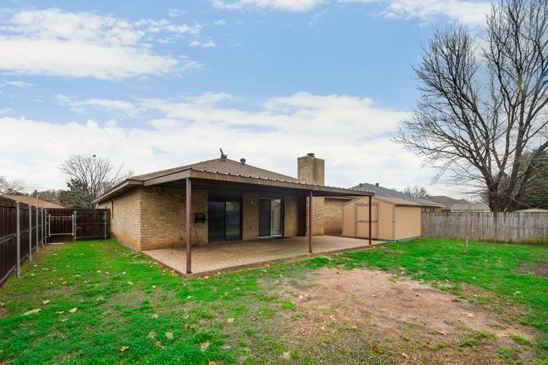 Photo 5 of 33 - 2925 Beachtree Ln, Bedford, TX 76021
