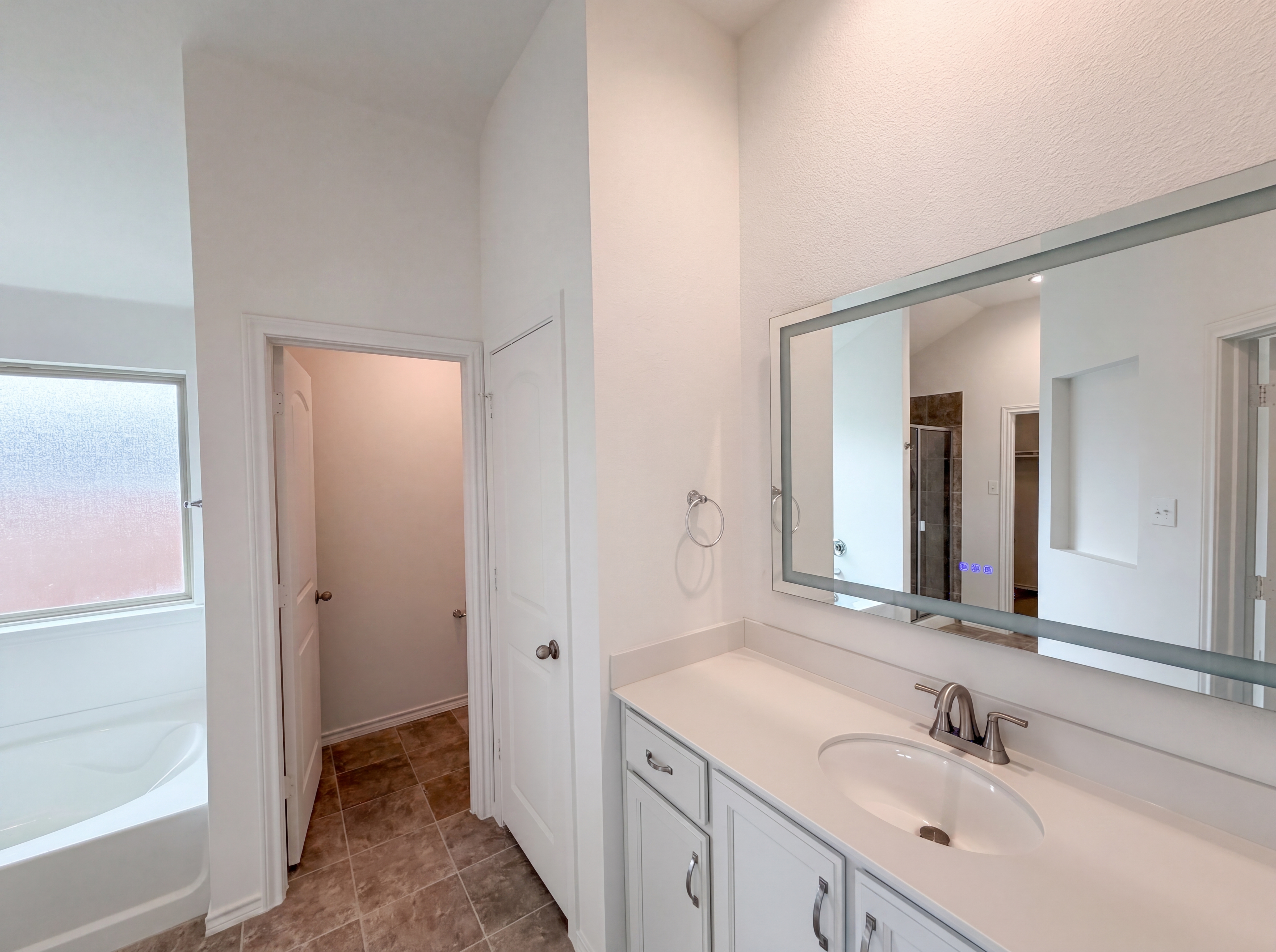 Photo 14 of 19 of 1631 Glade Meadows Dr, Joshua, TX