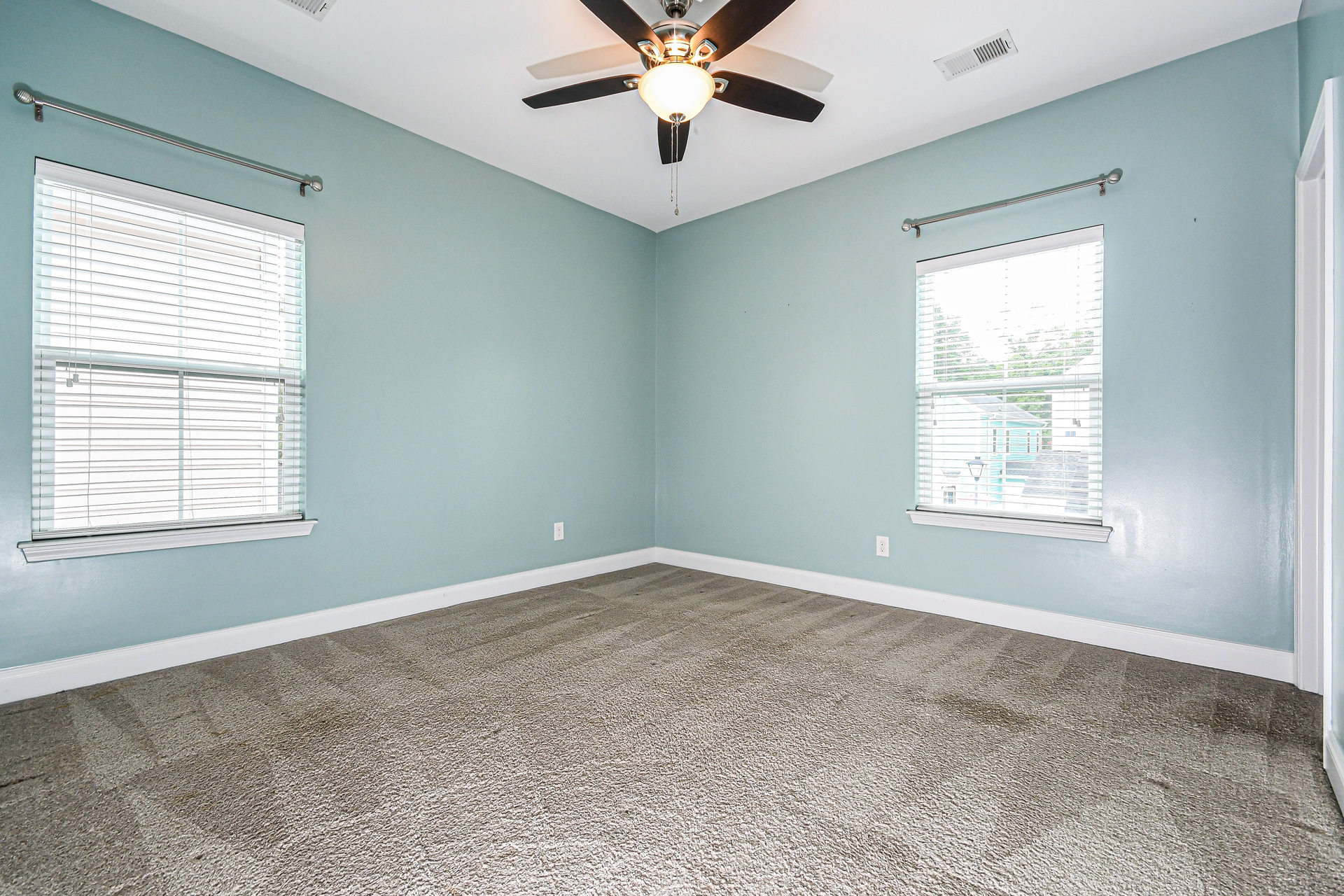 Photo 4 of 20 of 1055 Ashley Garden Blvd, Charleston, SC