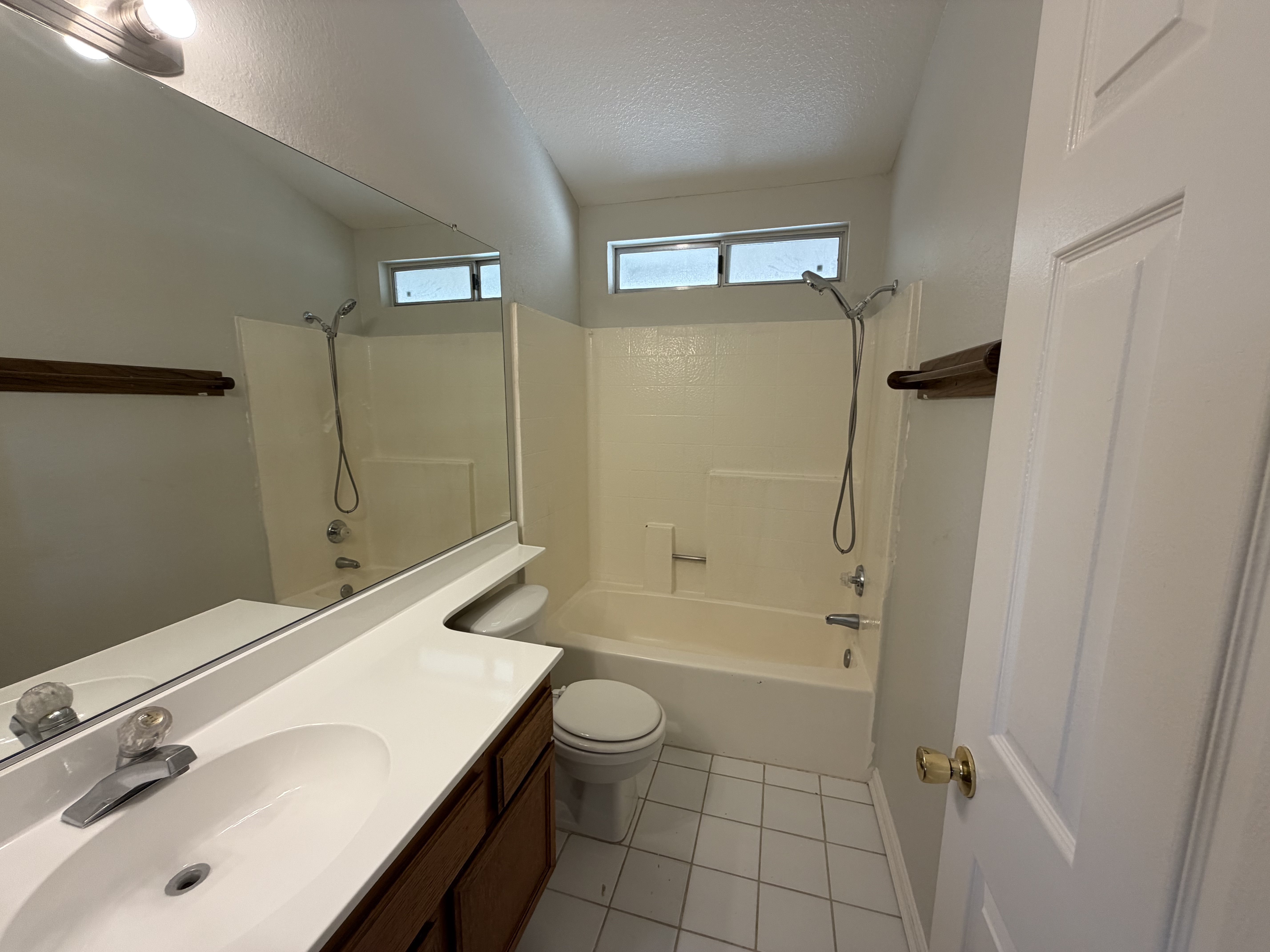 Photo 13 of 18 of 13561 Glacier Cir, Hesperia, CA