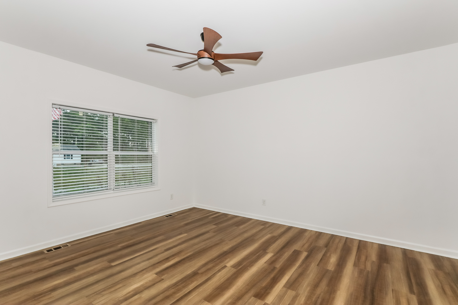 Photo 9 of 22 of 2147 Rosemary Ln SW, Supply, NC