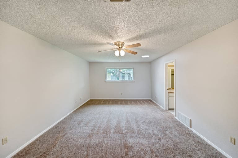 Photo 16 of 32 - 4725 Cinnamon Hill Dr, Fort Worth, TX 76133