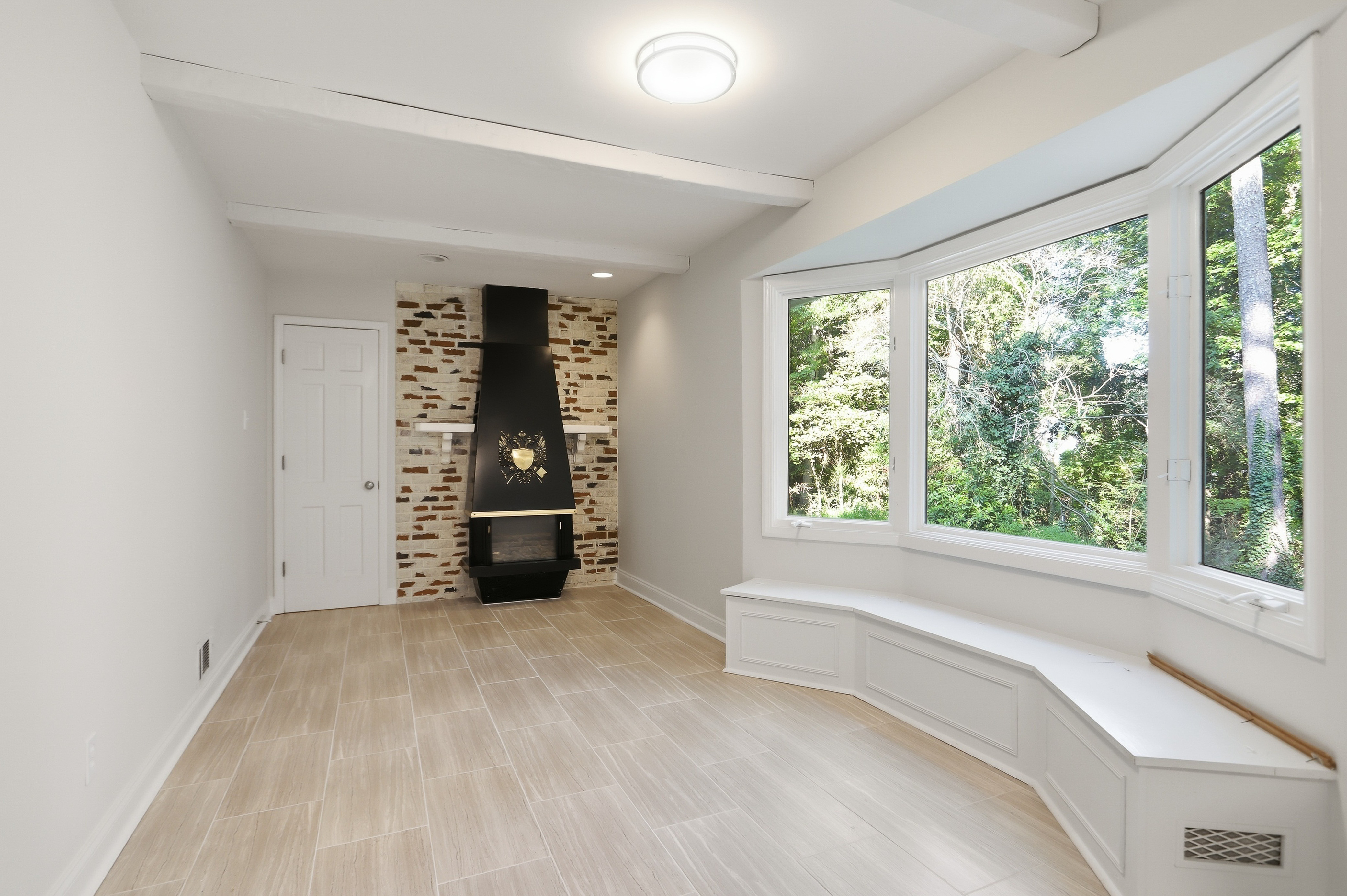 Photo 9 of 52 of 1215 Lake Crest Ter, Roswell, GA