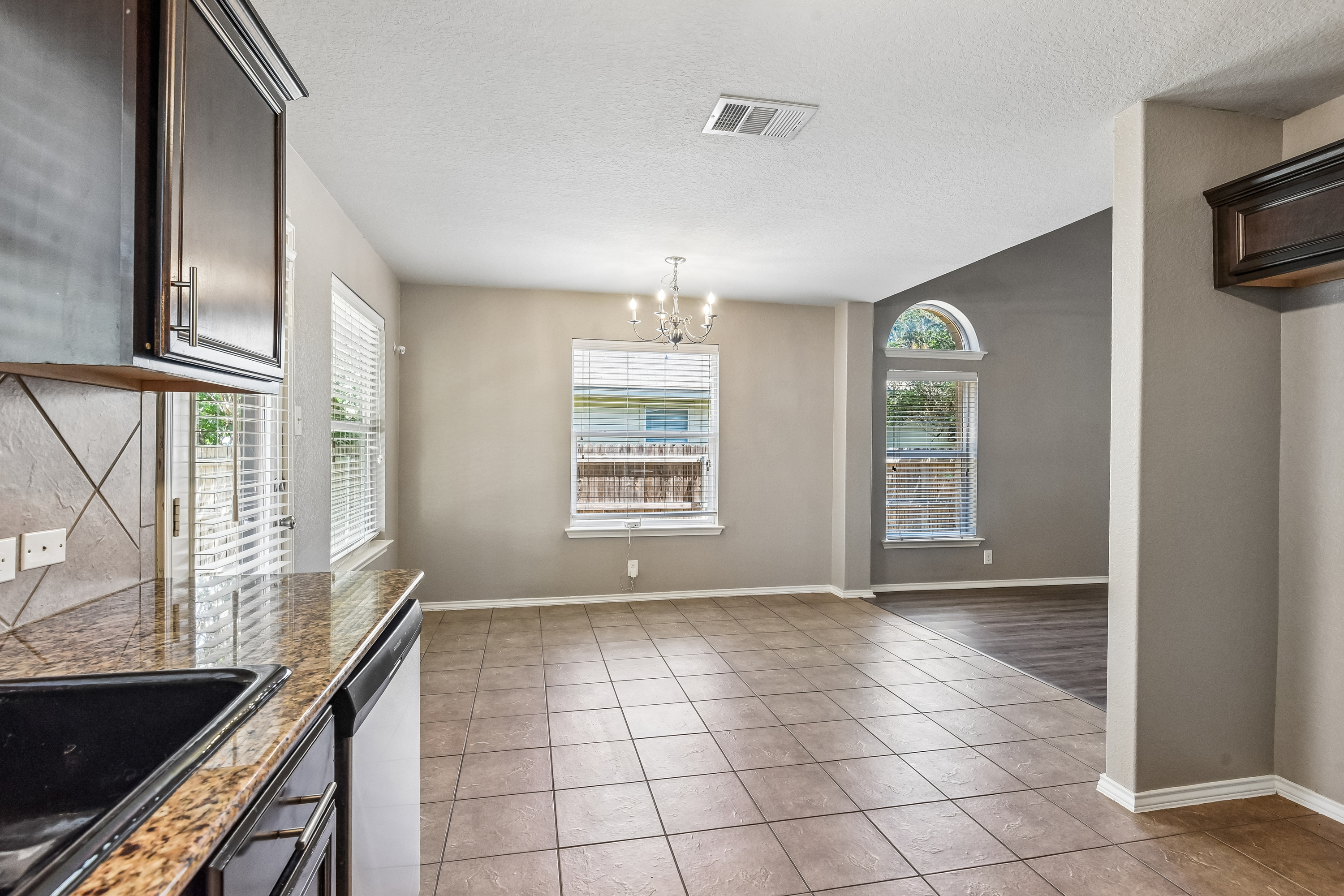 Photo 16 of 49 of 2535 Fayette Dr, New Braunfels, TX