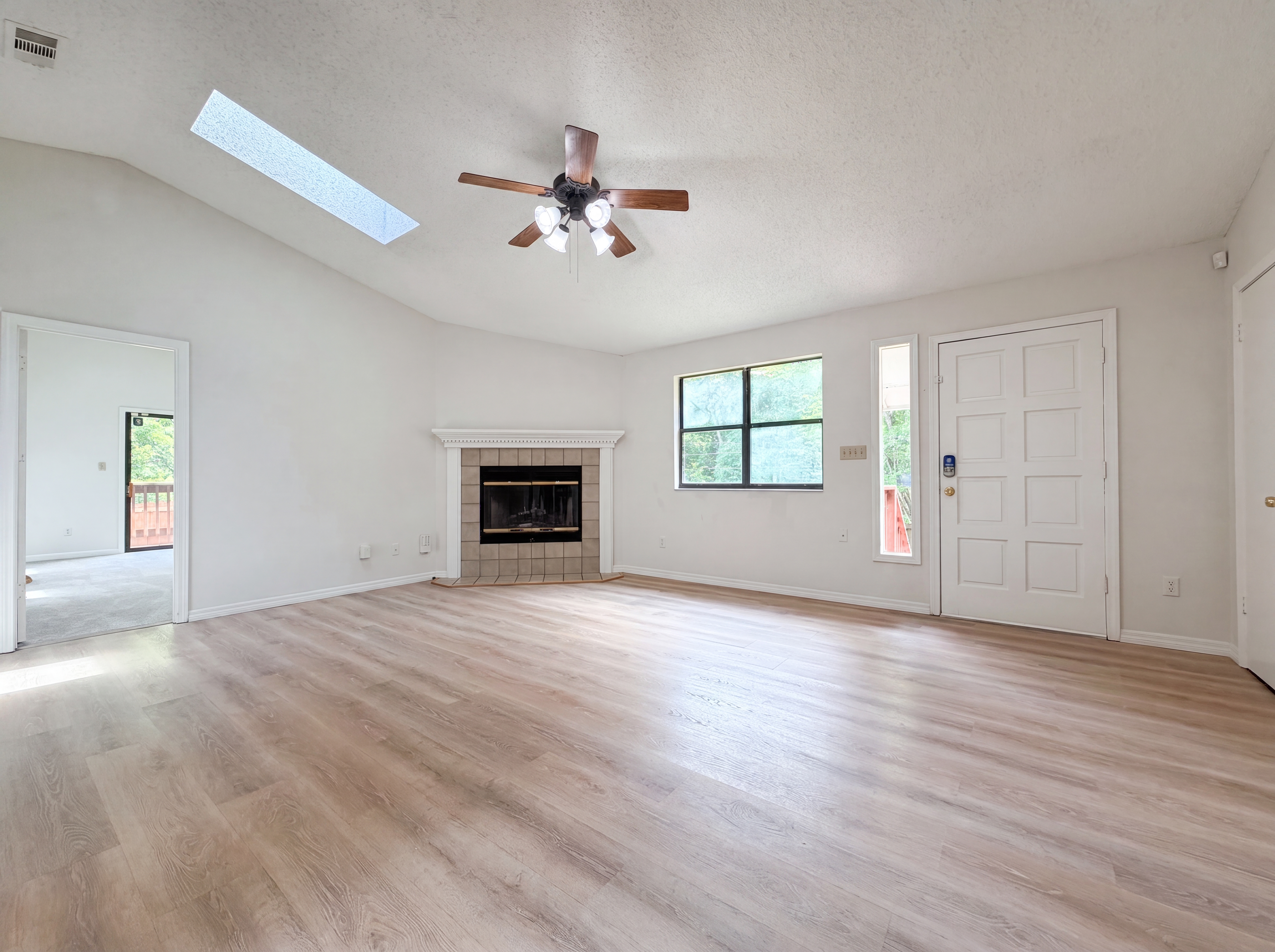 Photo 10 of 17 of 8510 McNeill Rd, Jacksonville, FL
