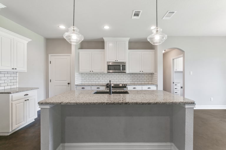 Photo 10 of 25 - 5655 Gebron Ct, Fort Worth, TX 76126