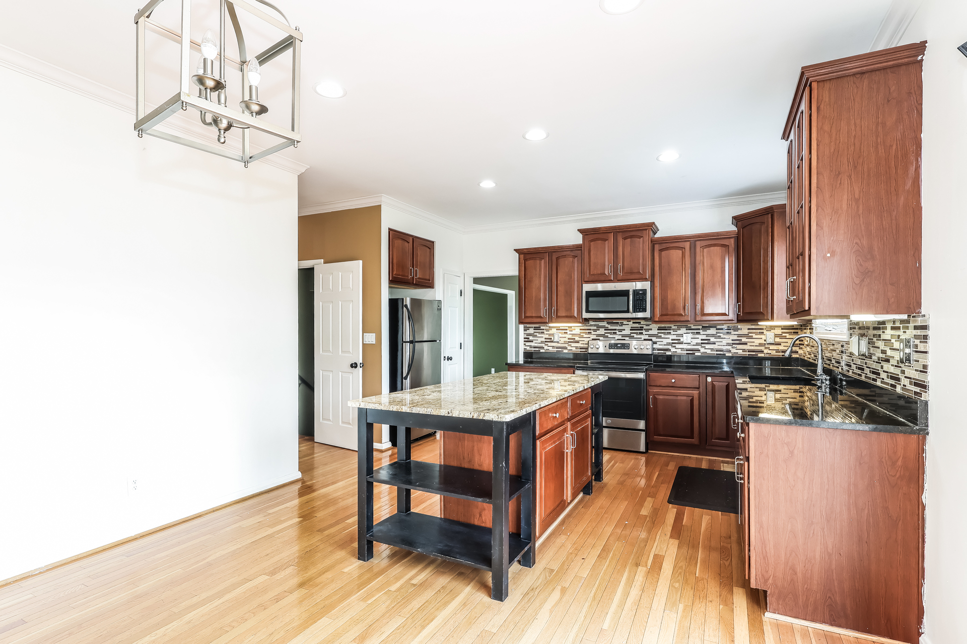 Photo 2 of 23 of 10917 Worthington Ln, Prospect, KY