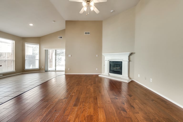 Photo 11 of 28 - 7254 Summit Parc Dr, Dallas, TX 75249