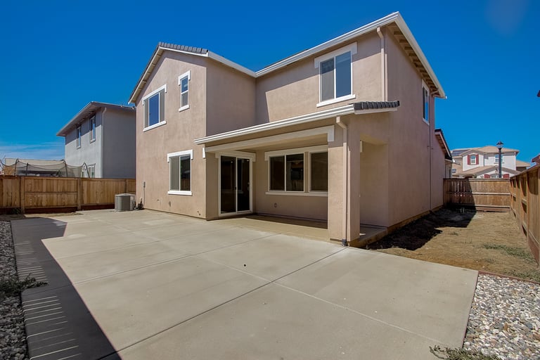 Photo 9 of 30 - 1914 Herrera Dr, Woodland, CA 95776