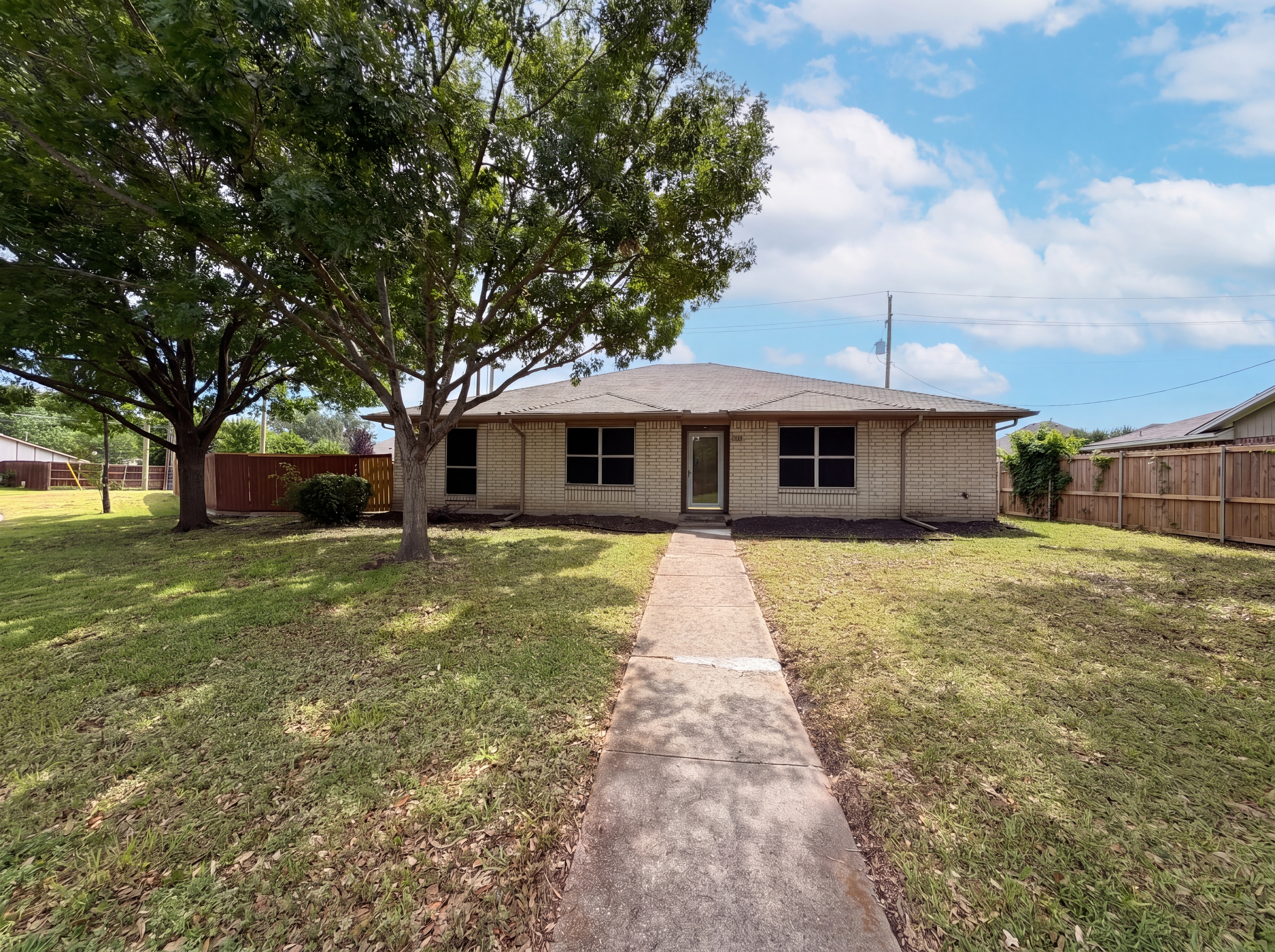 Photo 15 of 17 of 5410 Vagas Dr, Rowlett, TX