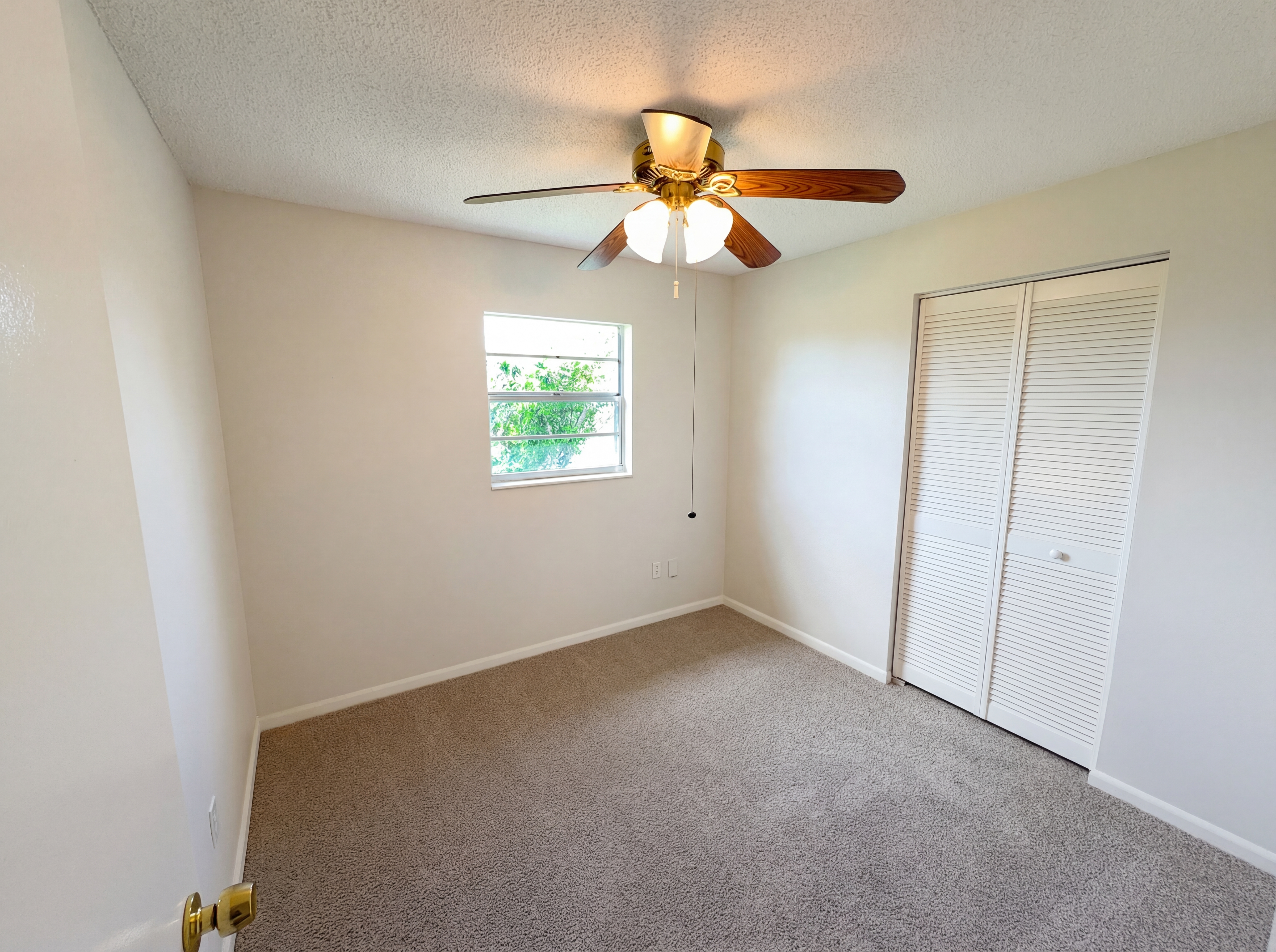 Photo 4 of 24 of 905 Cedar Dr, Melbourne, FL