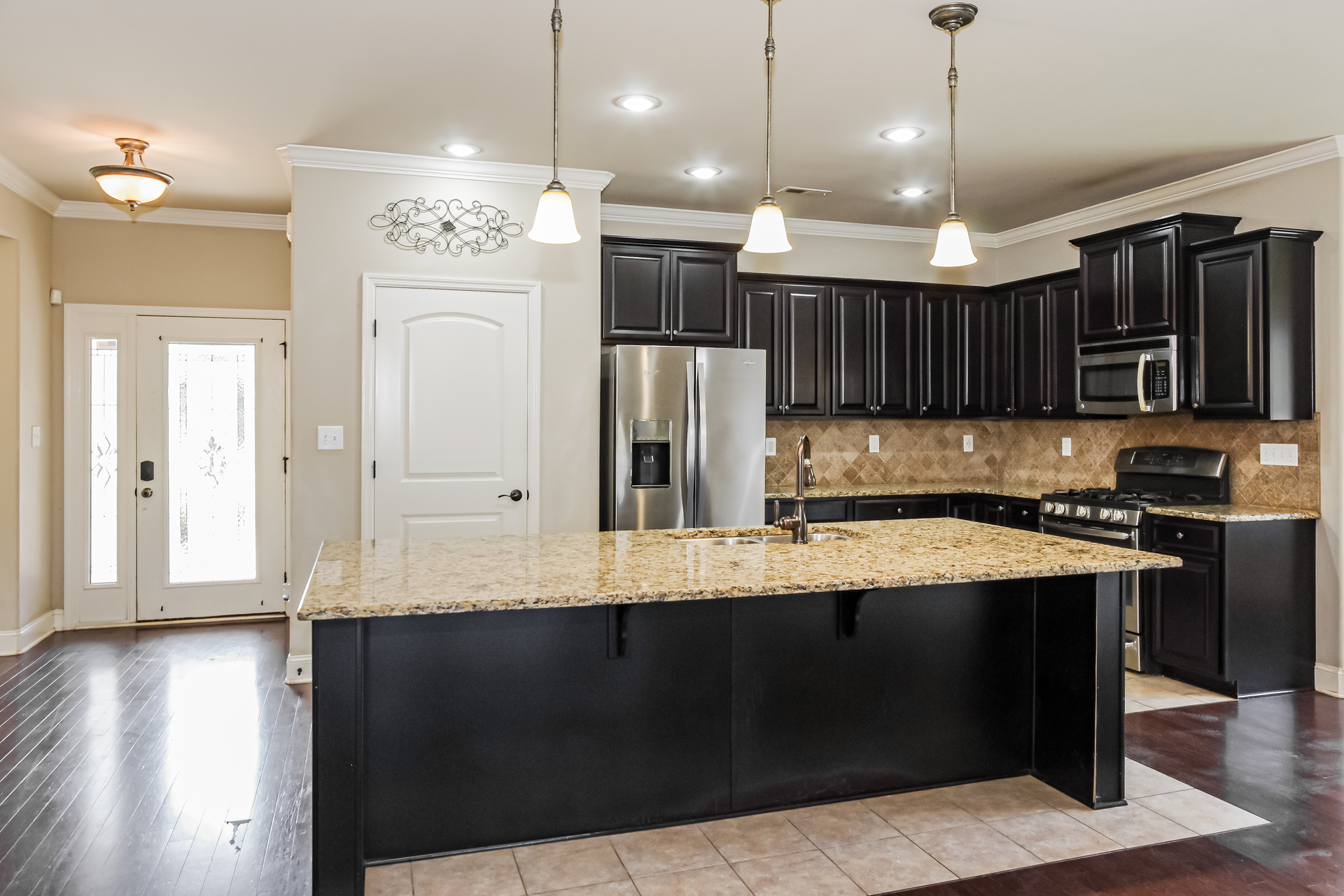 Photo 8 of 21 of 402 Mossyleaf Dr SW, Huntsville, AL