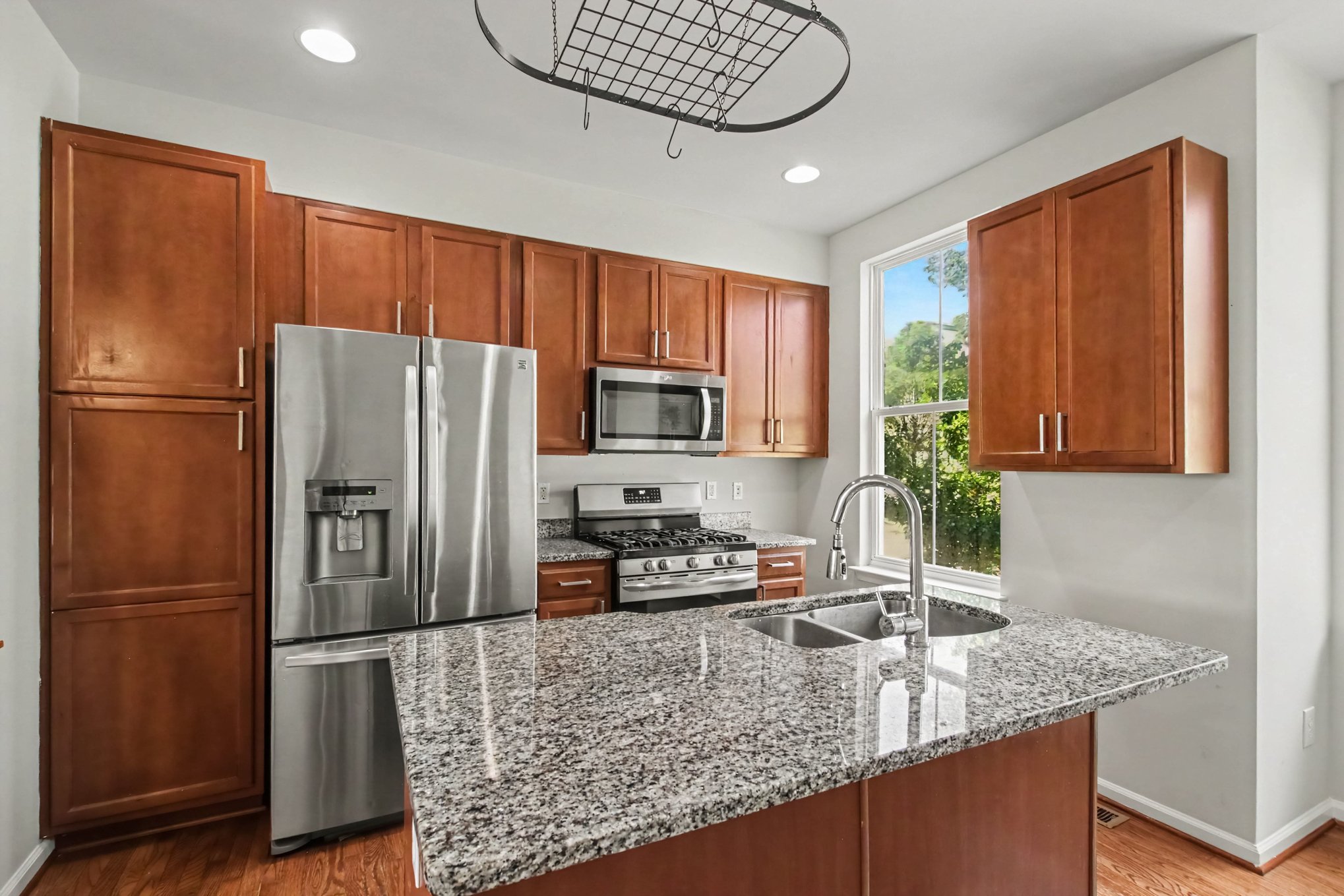 Photo 3 of 19 of 16759 Shingle Oak Dr, Woodbridge, VA