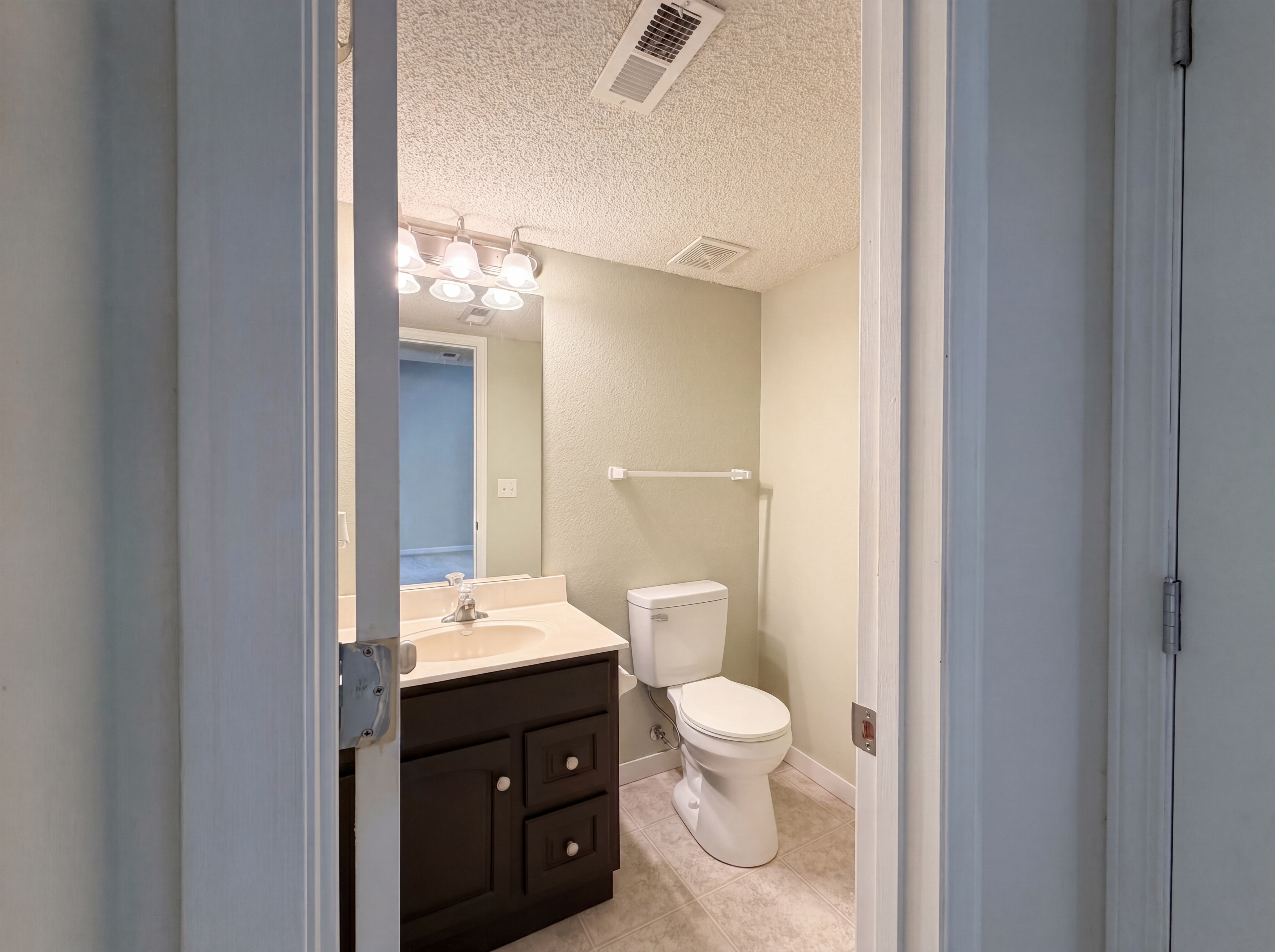 Photo 12 of 18 of 10559 E 46th Ter, Kansas City, MO