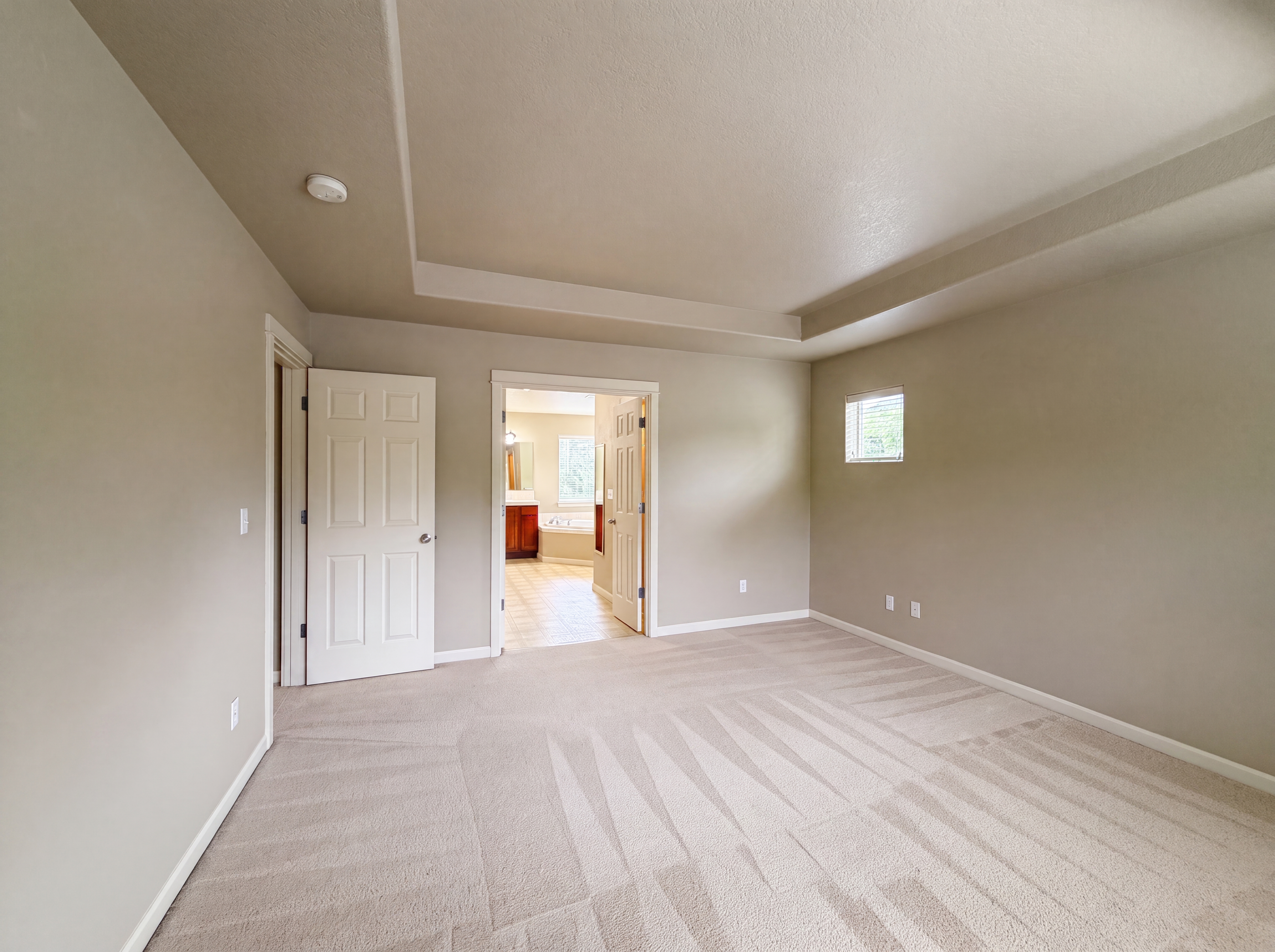 Photo 4 of 23 of 1724 SW Willowview Ter, Beaverton, OR