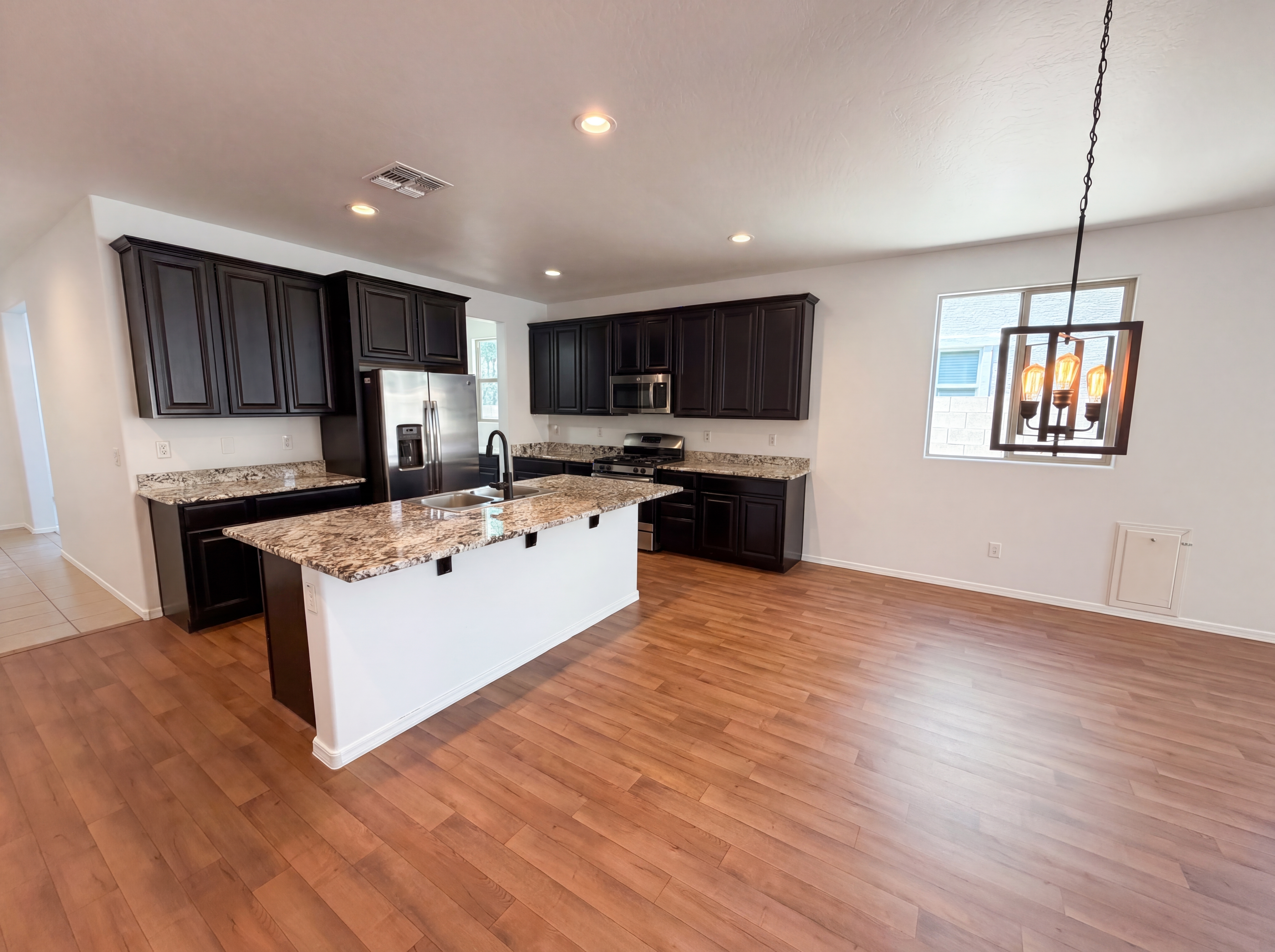 Photo 8 of 32 of 8014 W Atlantis Way, Phoenix, AZ