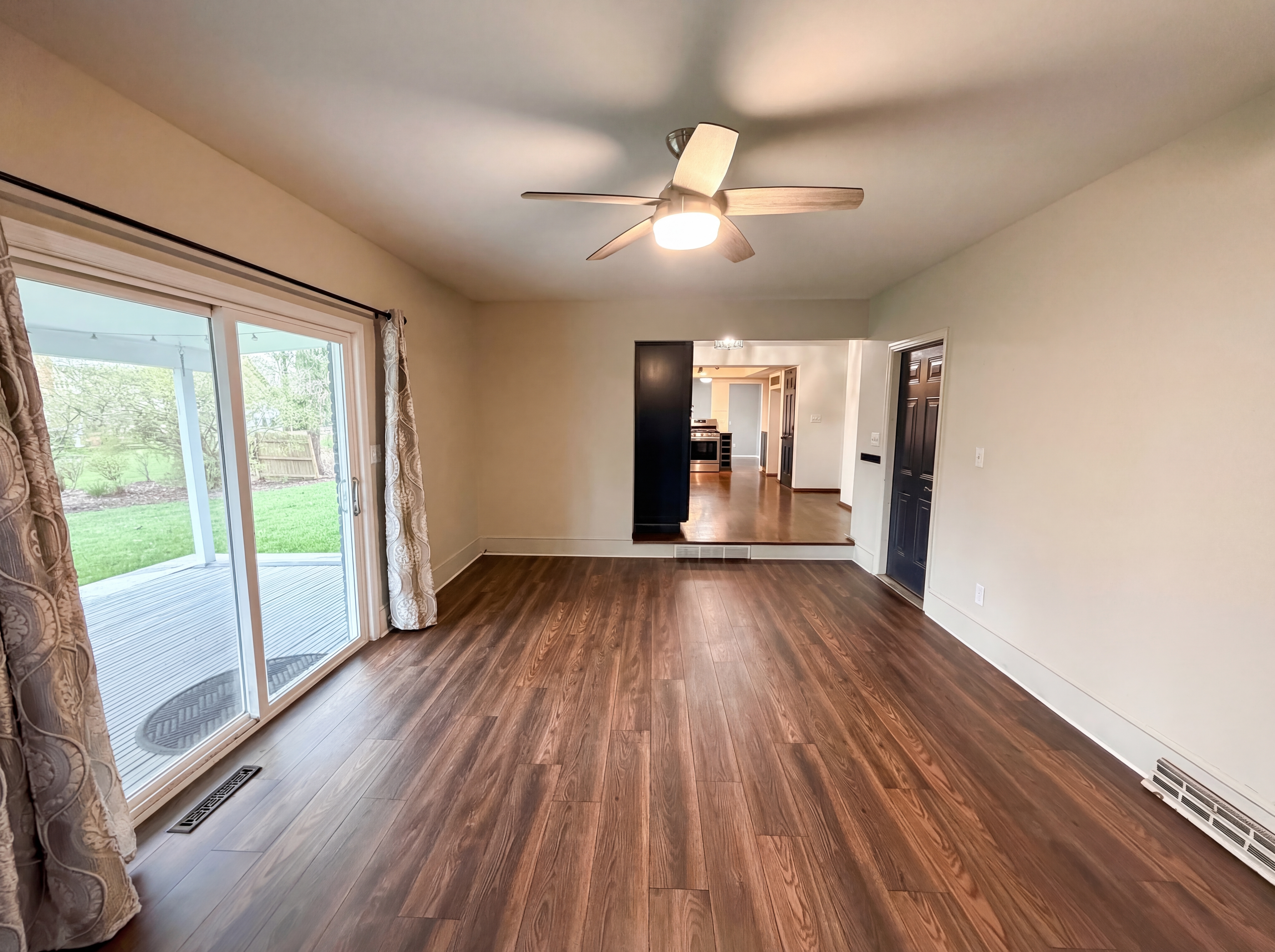 Photo 7 of 35 of 1289 Clubview Blvd S, Columbus, OH