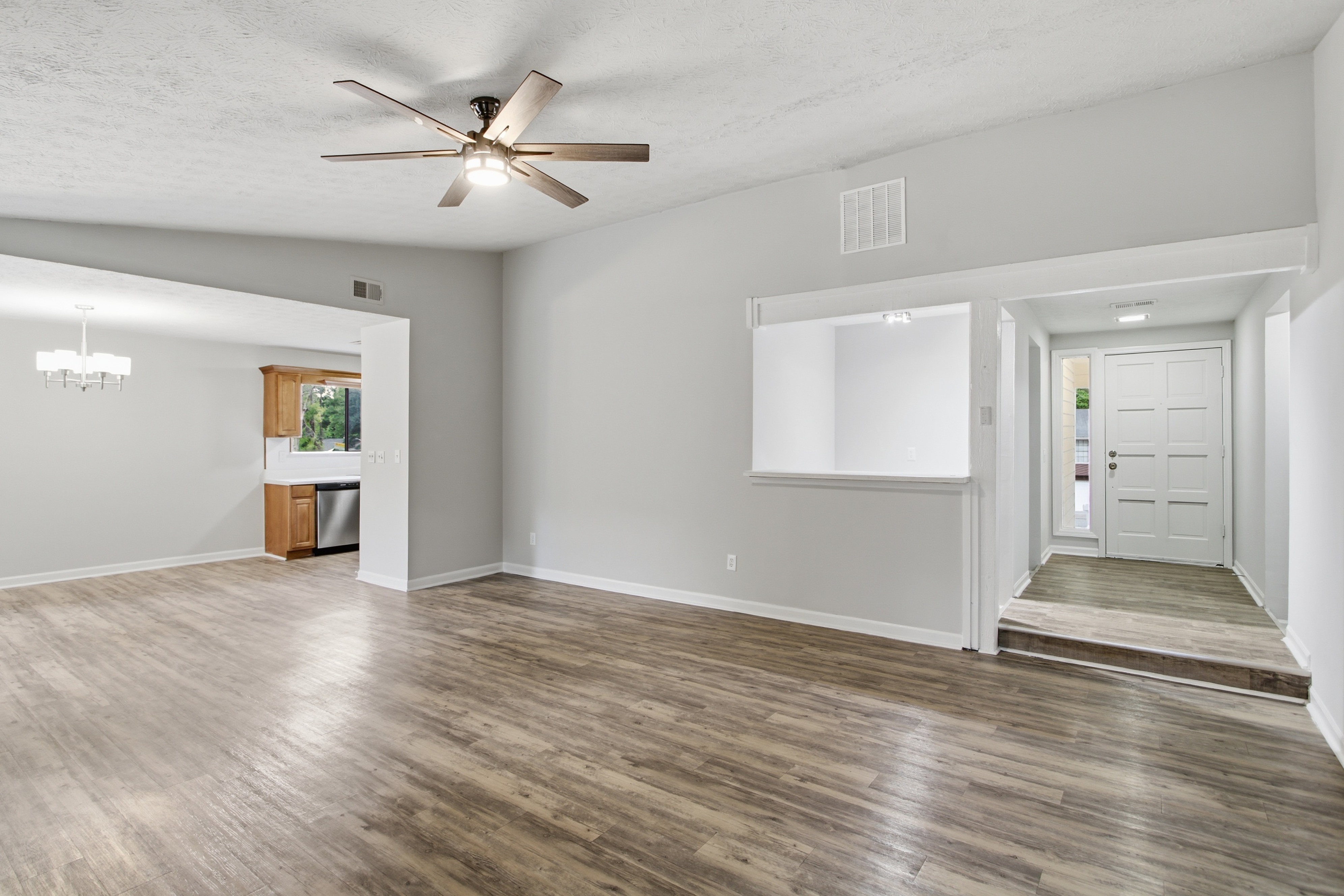 Photo 9 of 31 of 8132 Creekstone Ct, Riverdale, GA