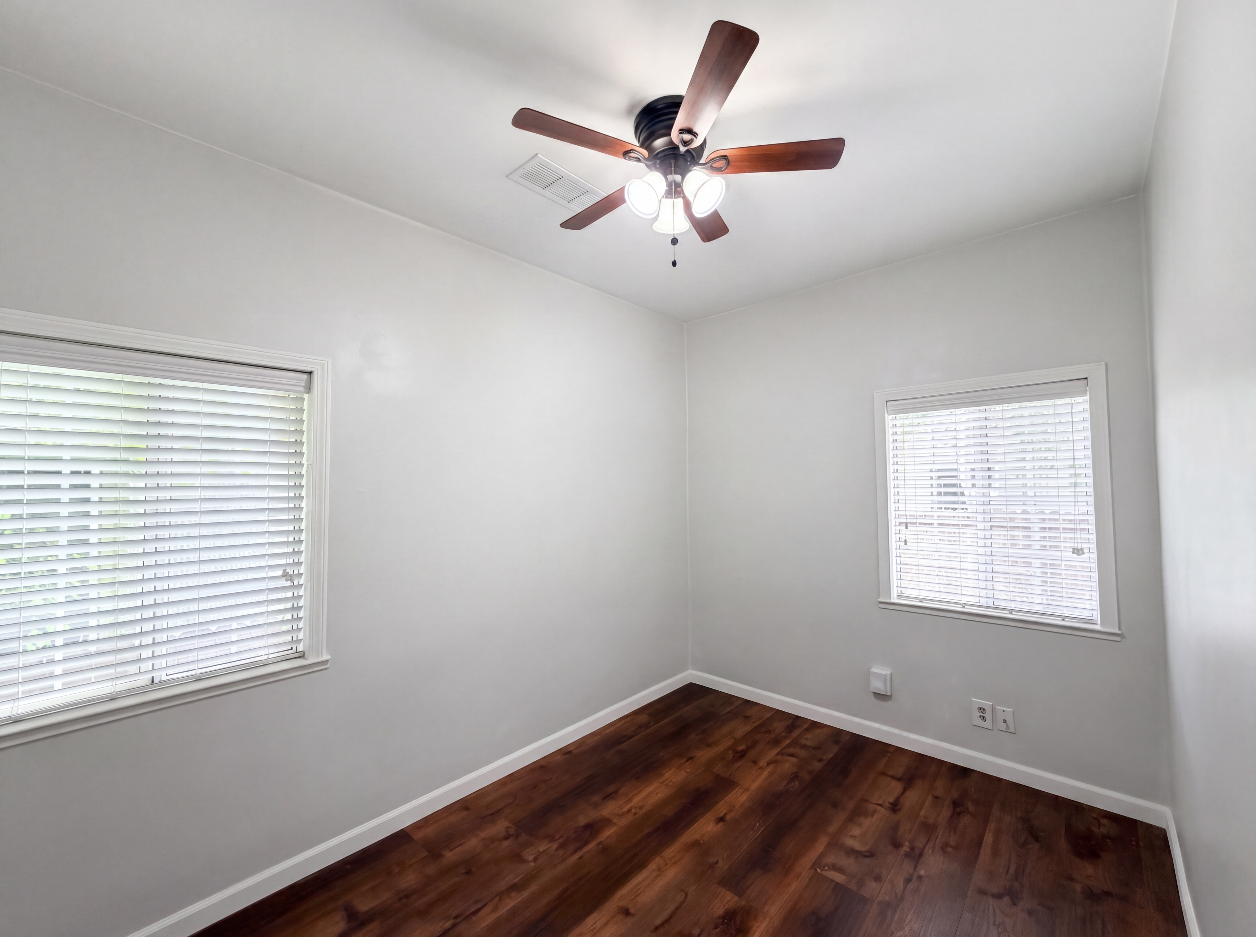 Photo 4 of 45 of 231 22nd St, Sacramento, CA