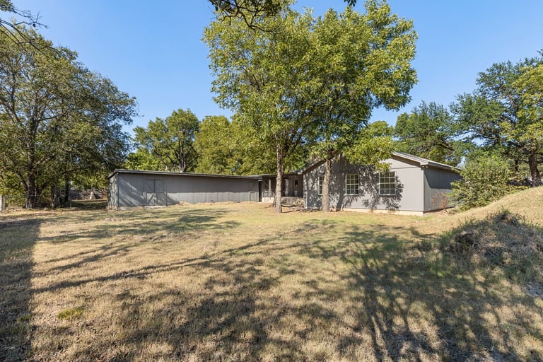 Photo 28 of 30 - 1404 Stanwood Ave, Cleburne, TX 76033