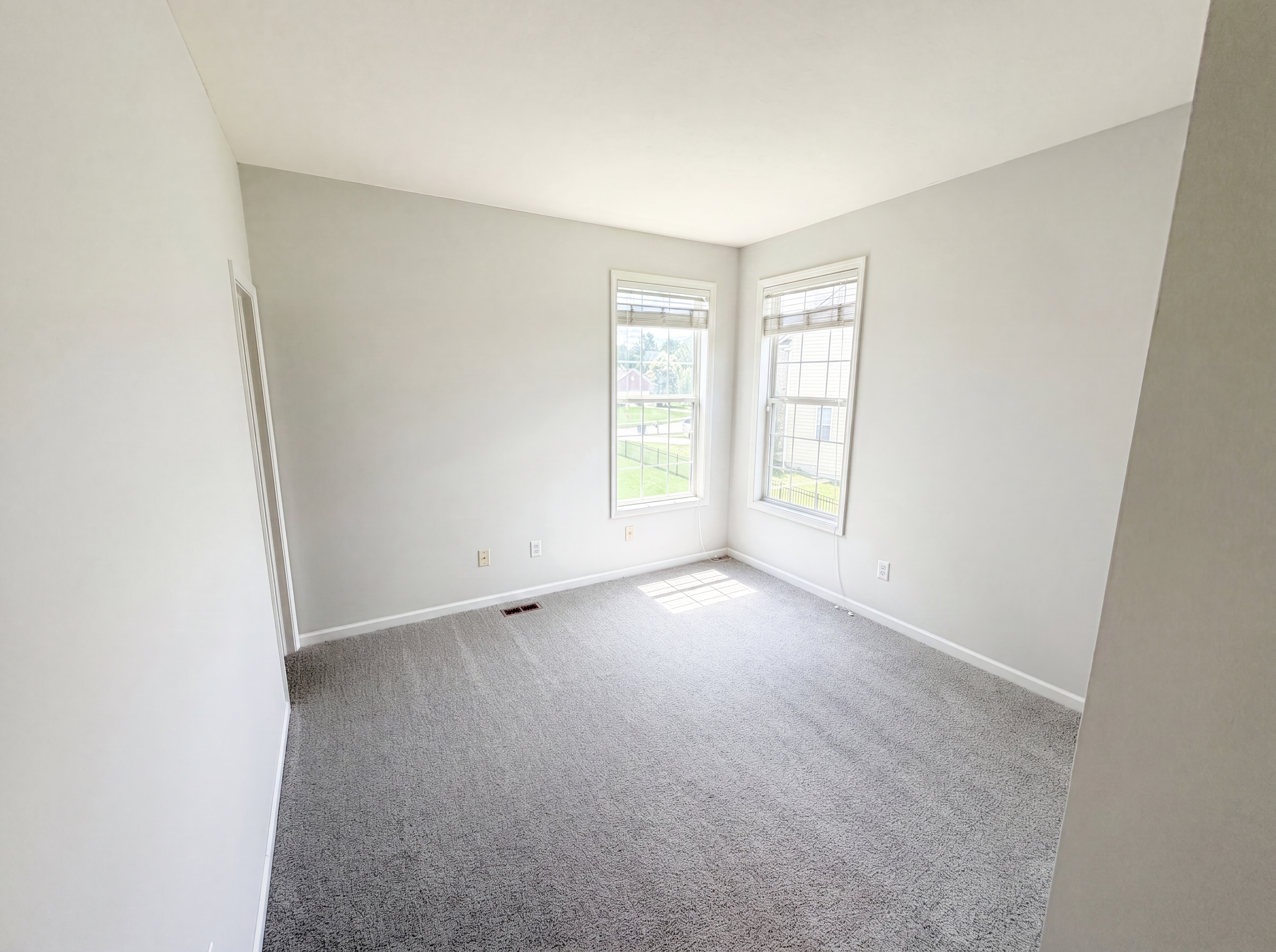Photo 17 of 43 of 7212 Maple Bluff Pl, Indianapolis, IN