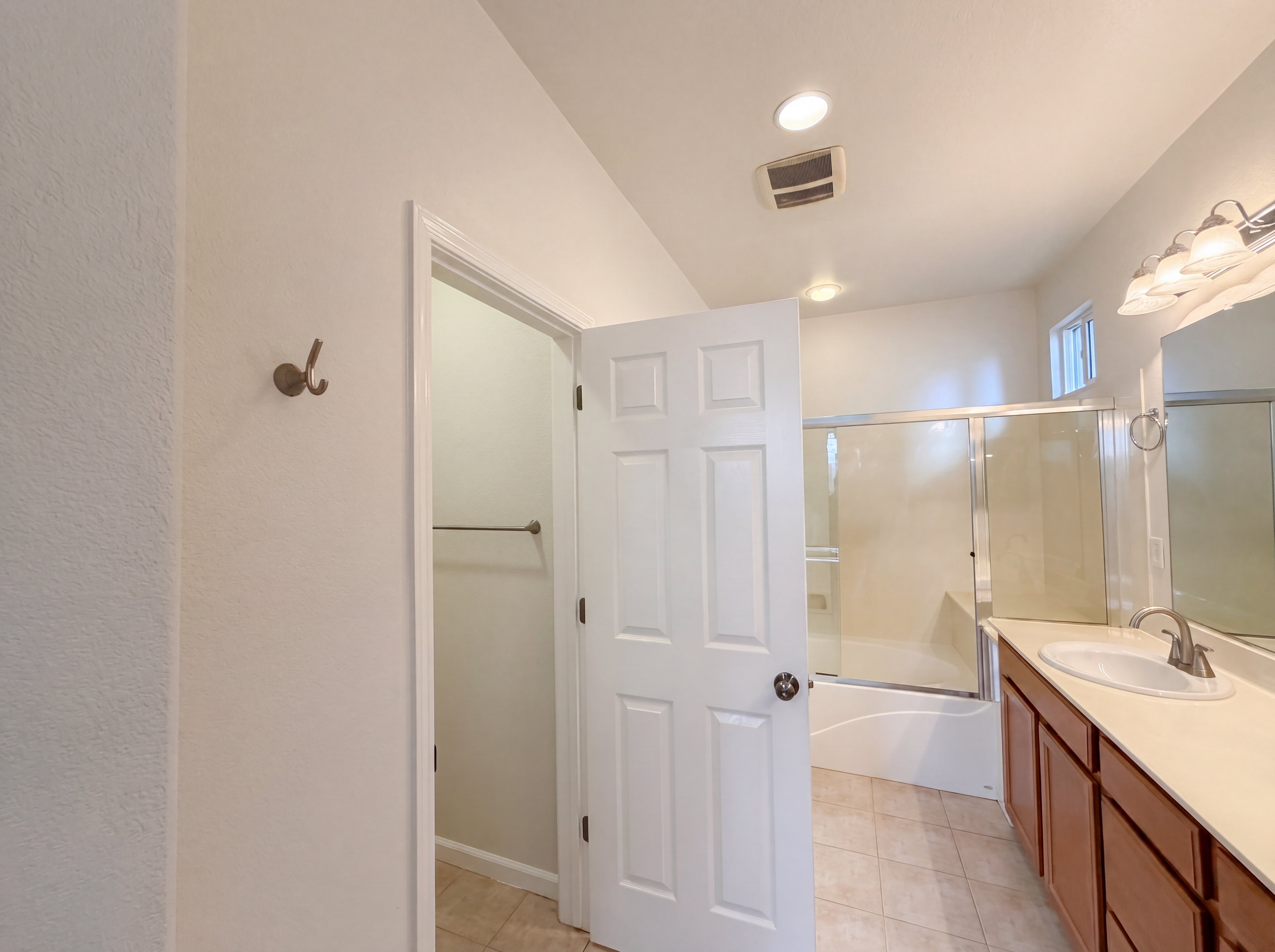 Photo 23 of 43 of 8532 Hawley Way, Elk Grove, CA