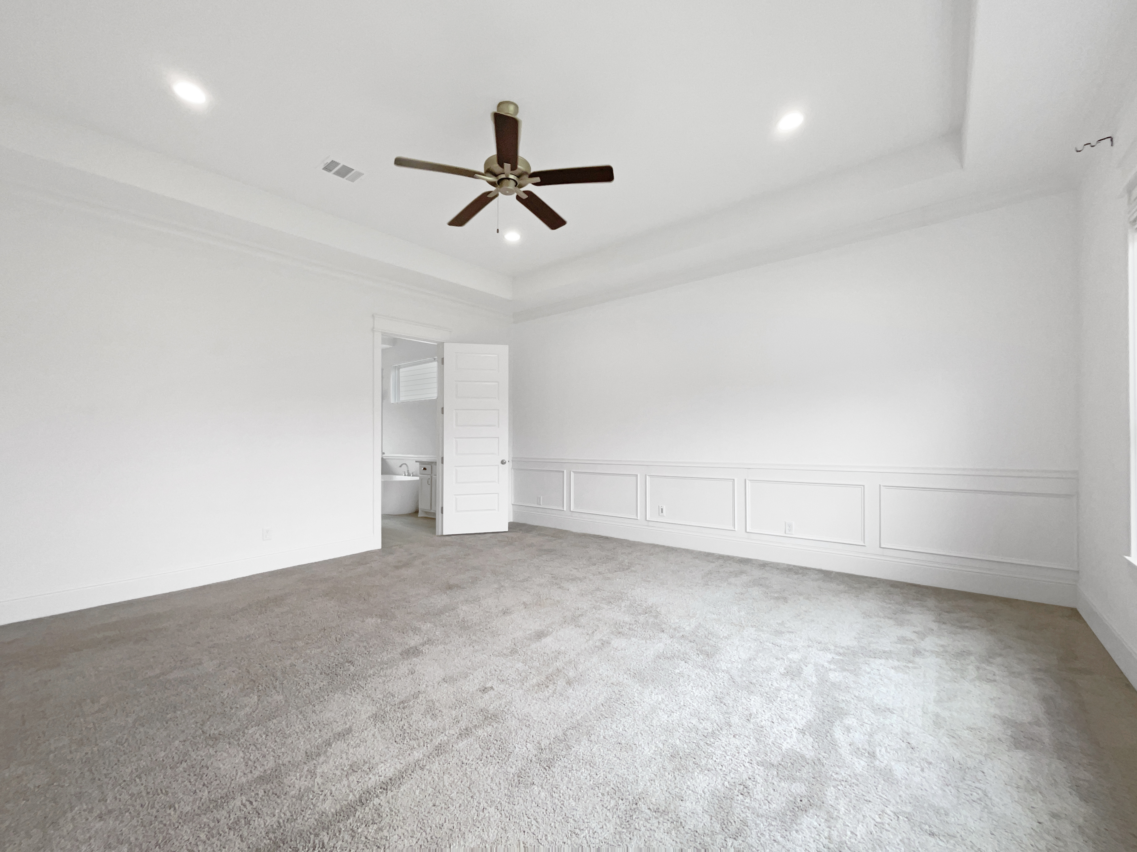 Photo 12 of 23 of 2333 Goldenglade Dr, Conroe, TX