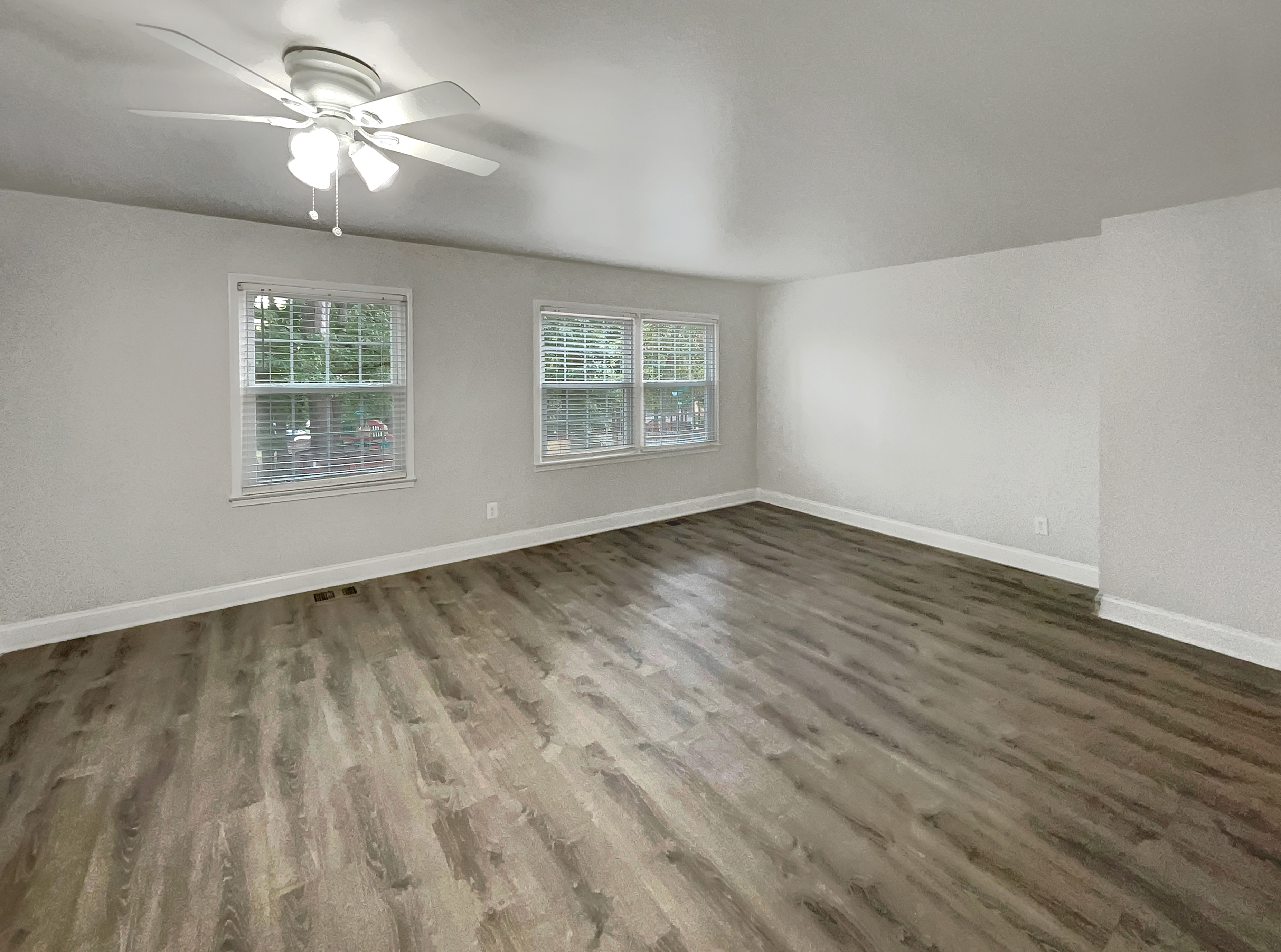 Photo 11 of 22 of 14849 Leicester Ct, Centreville, VA