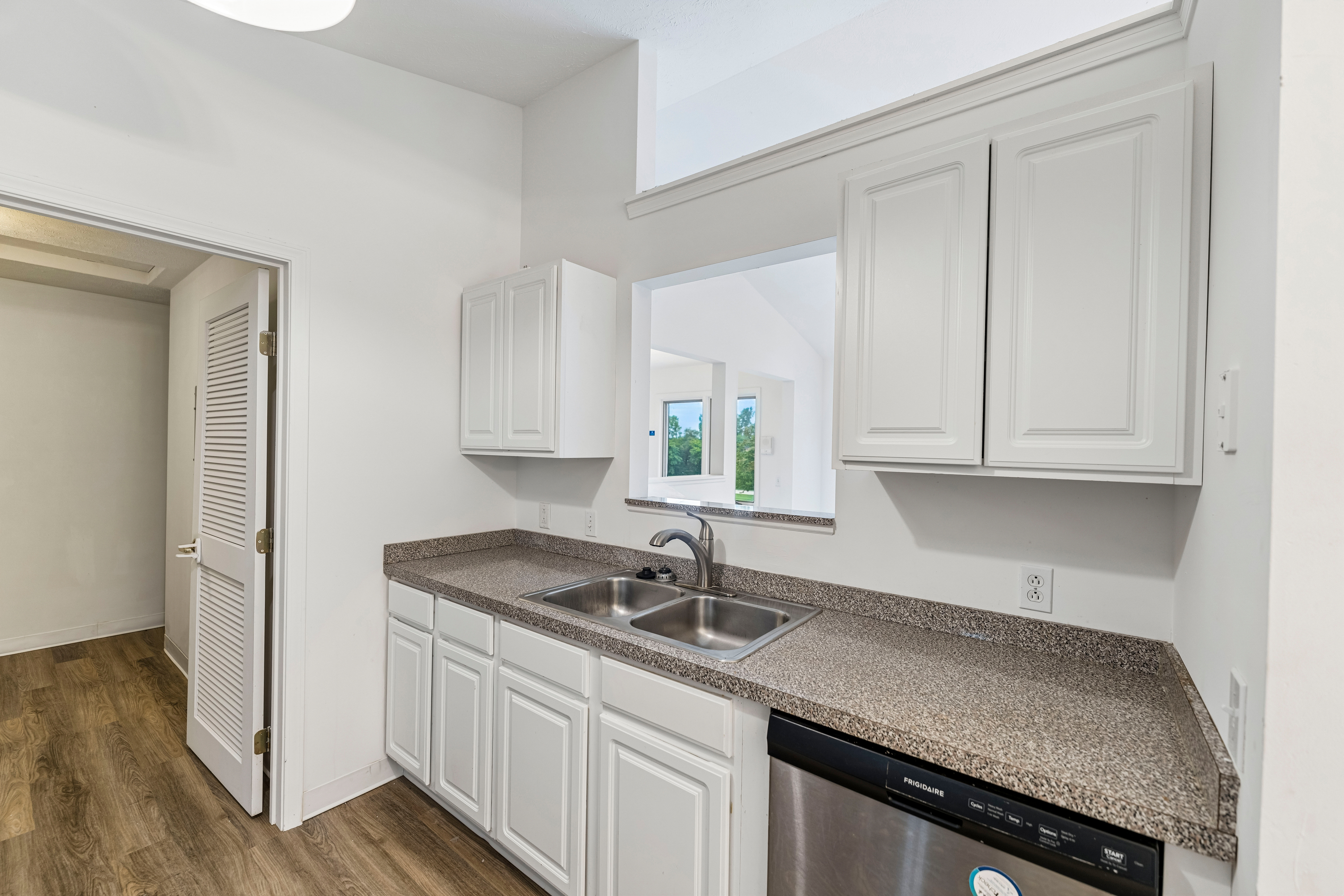 Photo 12 of 31 of 9673 Sylvan Ln, Concord Township, OH