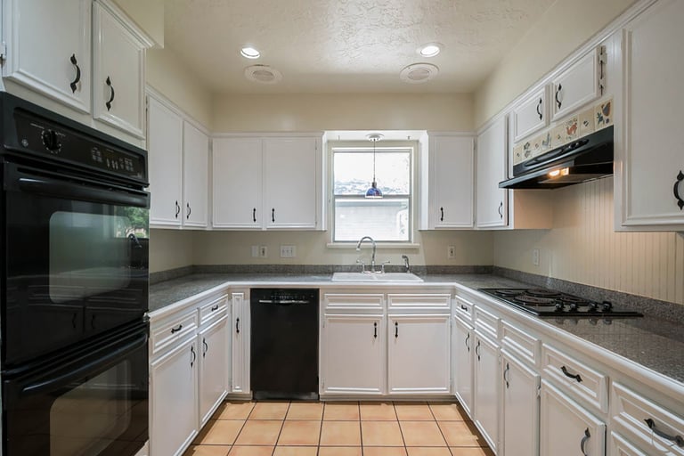 Photo 2 of 35 - 15014 Penn Hills Ln, Houston, TX 77062