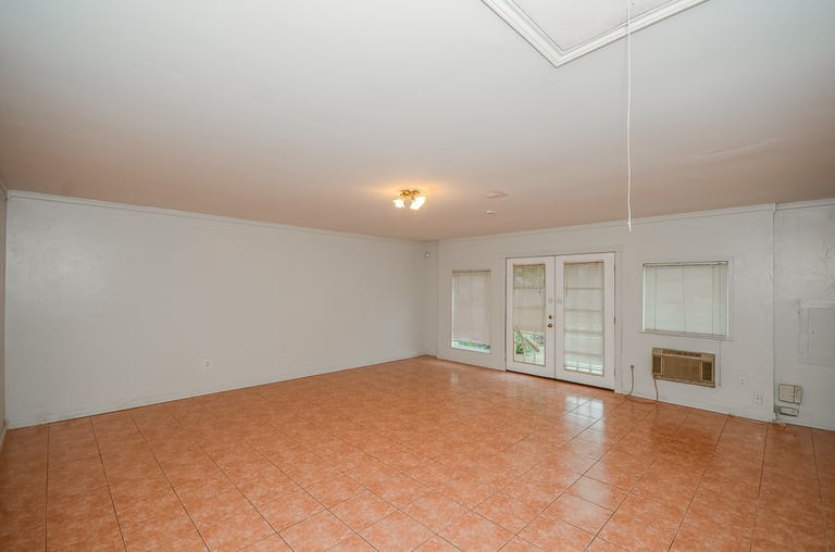 Photo 11 of 21 - 1408 Scott Ct, Irving, TX 75060