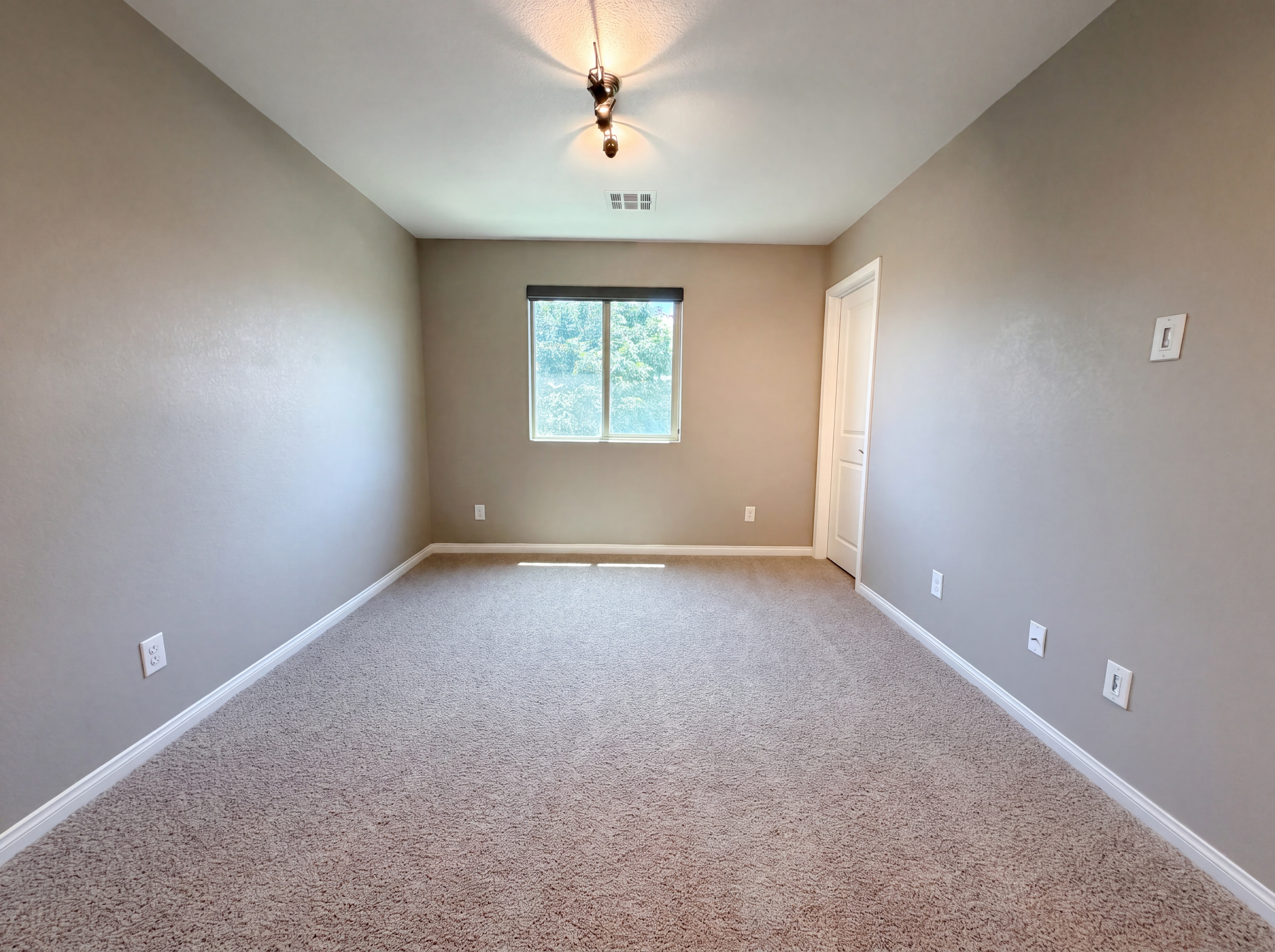 Photo 11 of 21 of 6586 Dolian Creek St, Las Vegas, NV