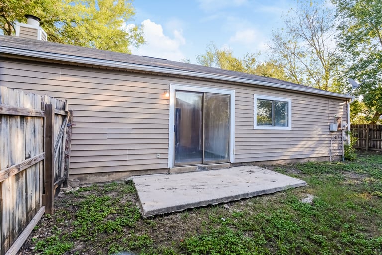 Photo 5 of 27 - 4018 Sun Harbour Dr, San Antonio, TX 78244
