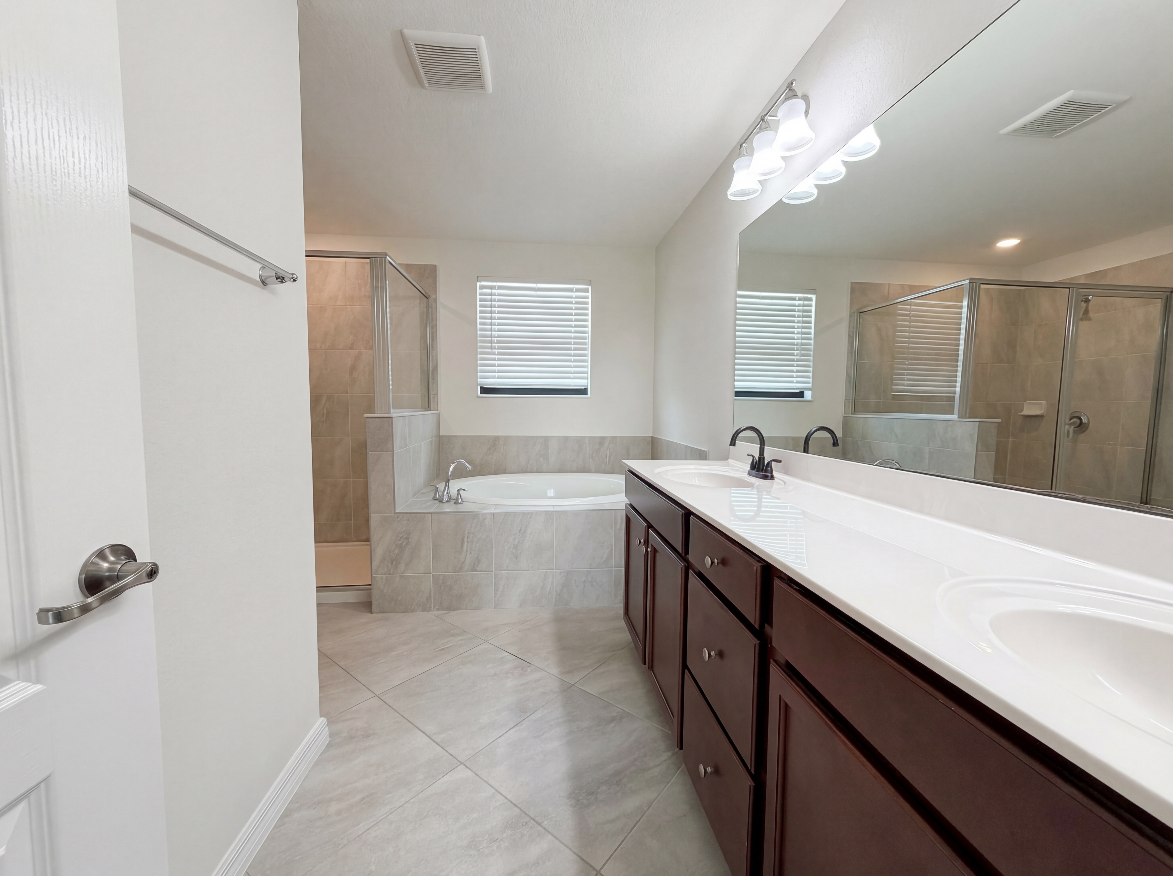 Photo 29 of 35 of 14102 Vindel Cir, Fort Myers, FL