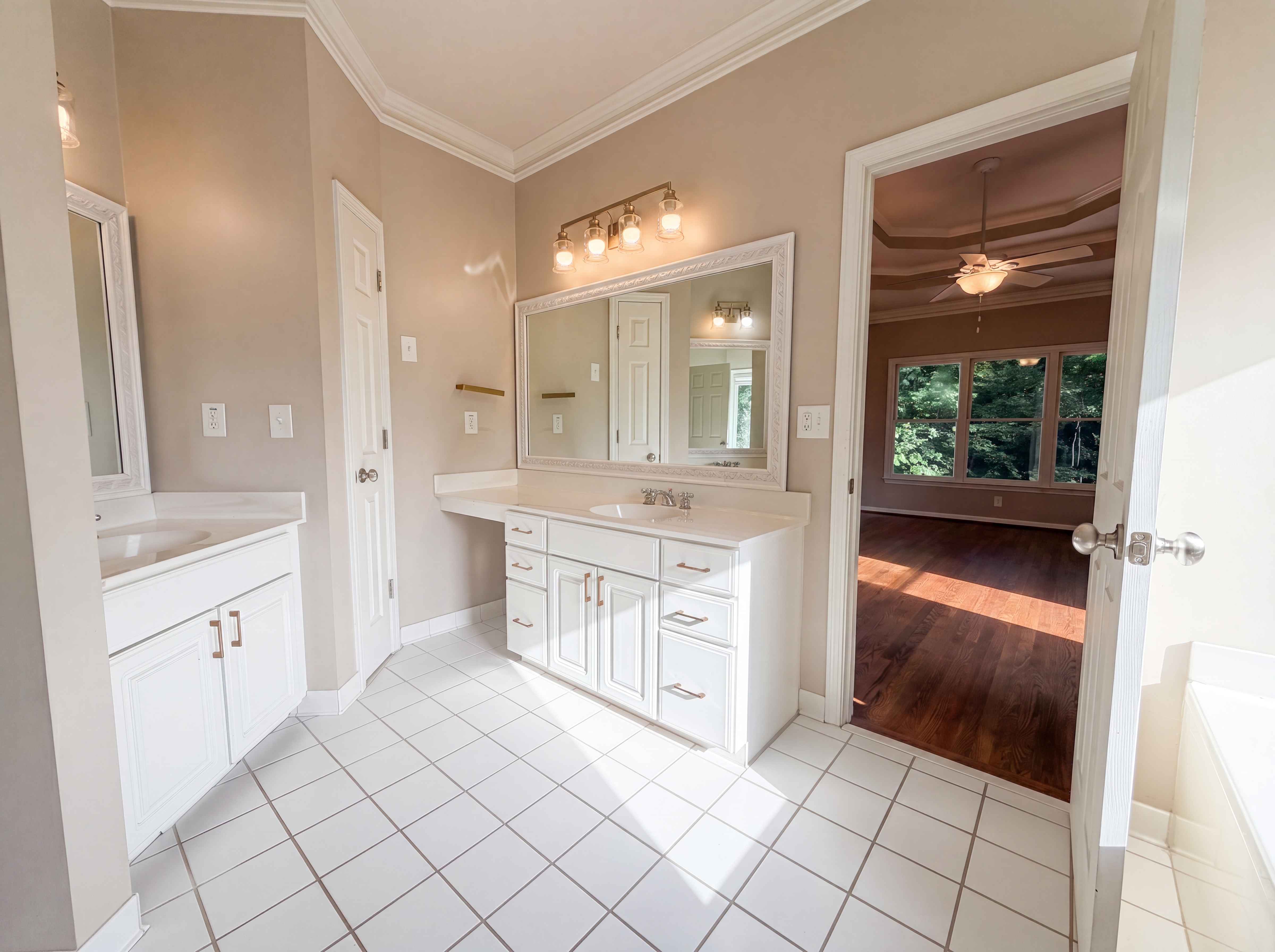 Photo 11 of 34 of 2299 Camden Dr SW, Marietta, GA