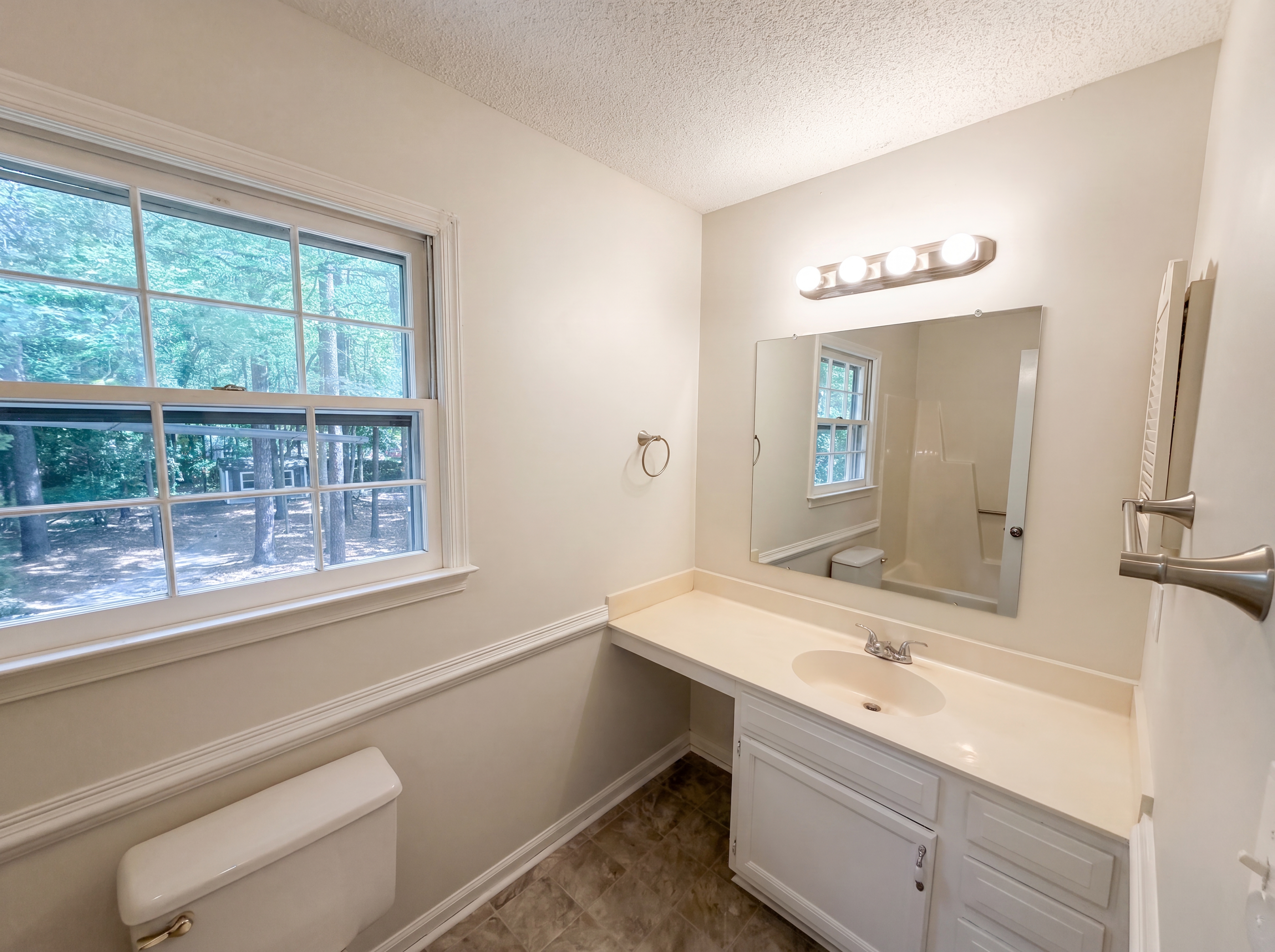 Photo 11 of 16 of 5209 Heelands Ct, Raleigh, NC