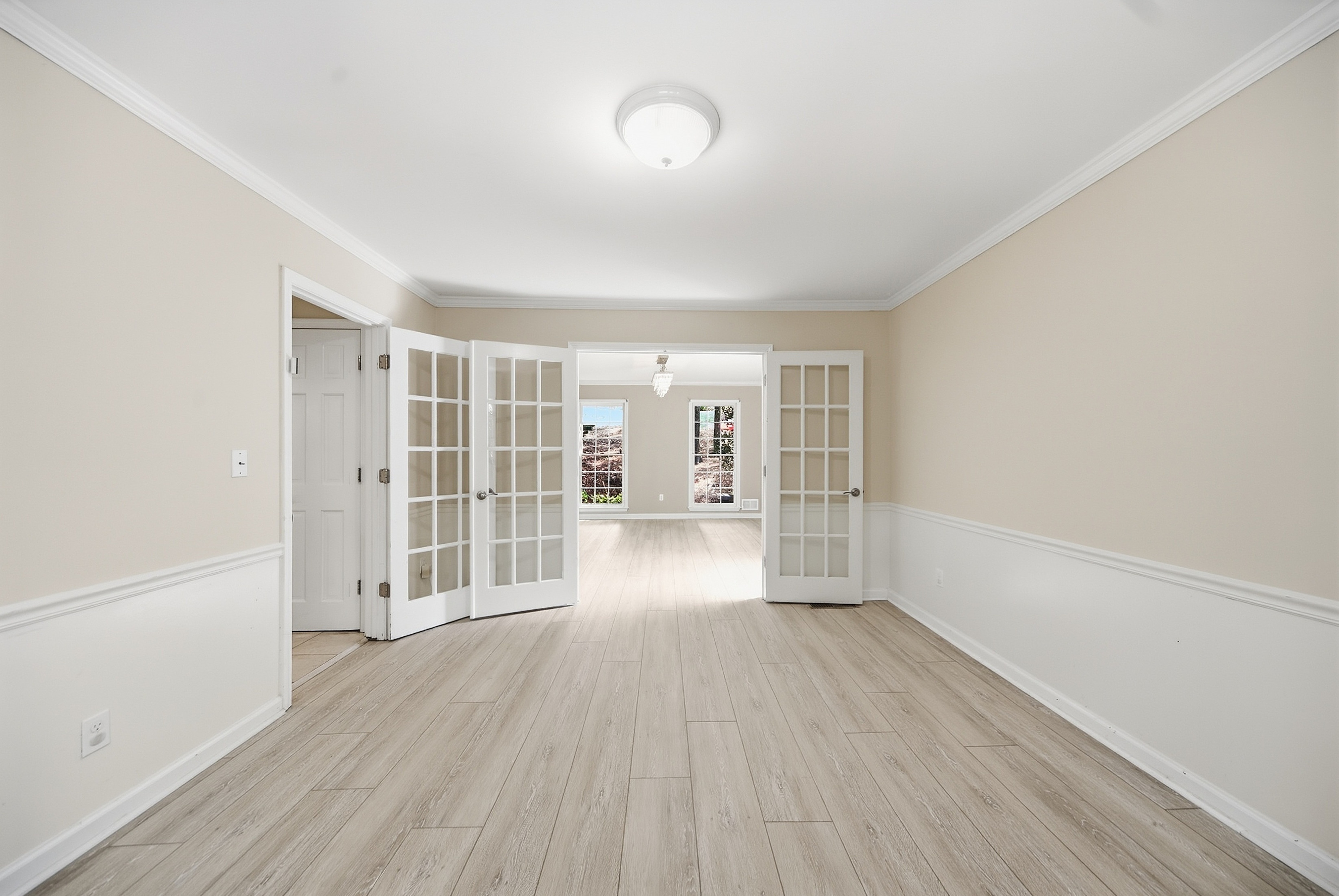 Photo 12 of 40 of 4003 Oakview Ct, Alpharetta, GA