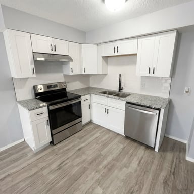 Property photo 2 of 6020 NW Expressway