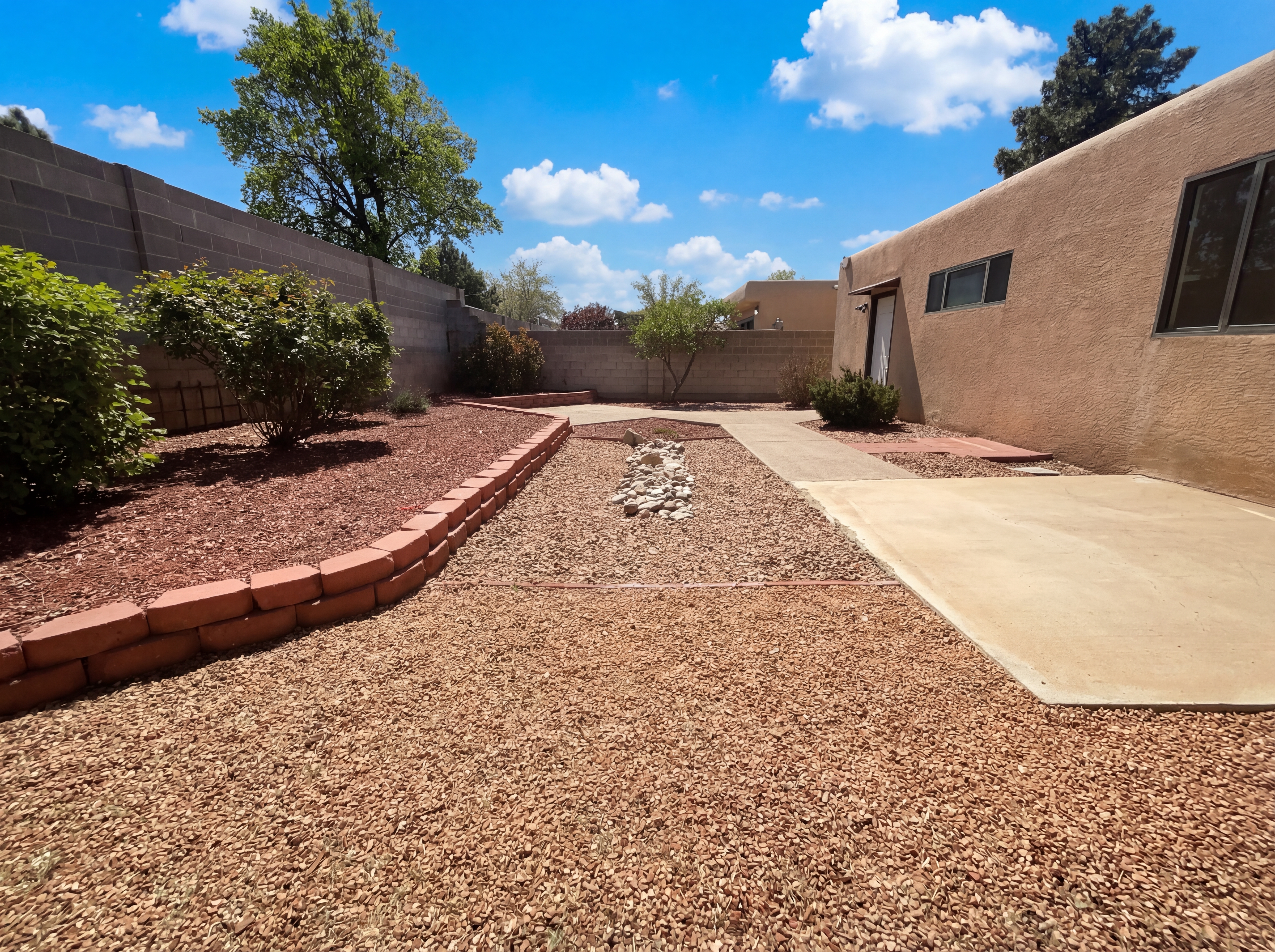 Photo 17 of 18 of 3336 Betts Dr NE, Albuquerque, NM
